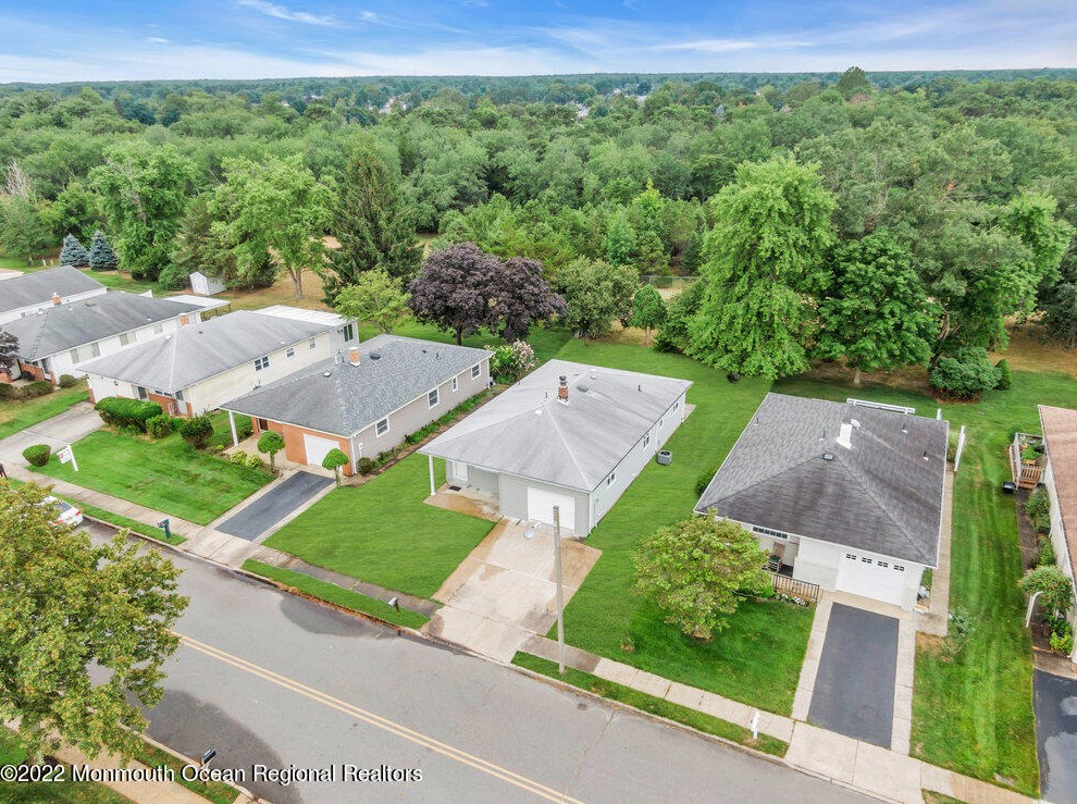 160 Port Royal Dr, Toms River, NJ 08757-3905