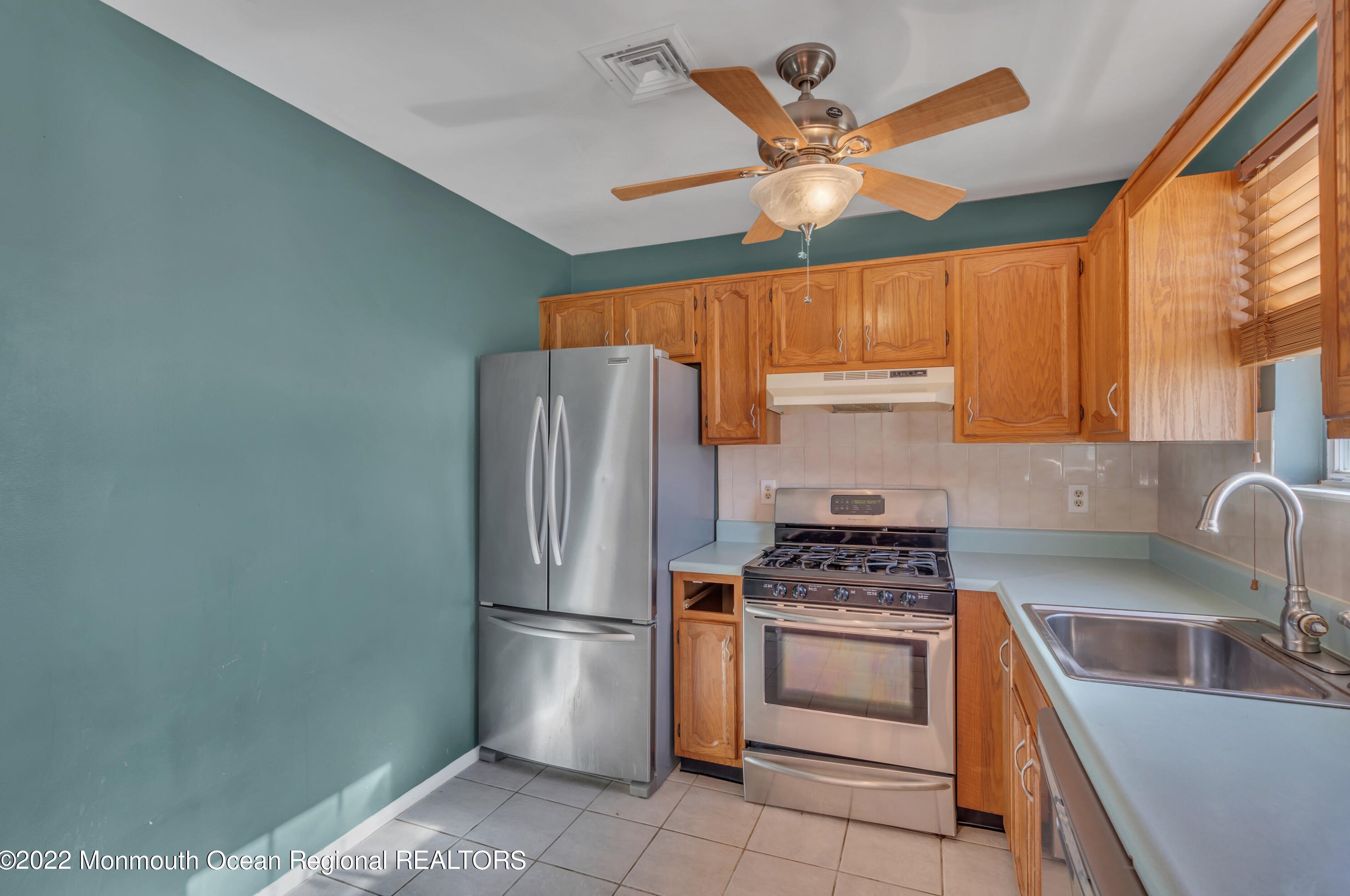 533 Iron Kettle Rd, Toms River NJ  08753-6284 exterior
