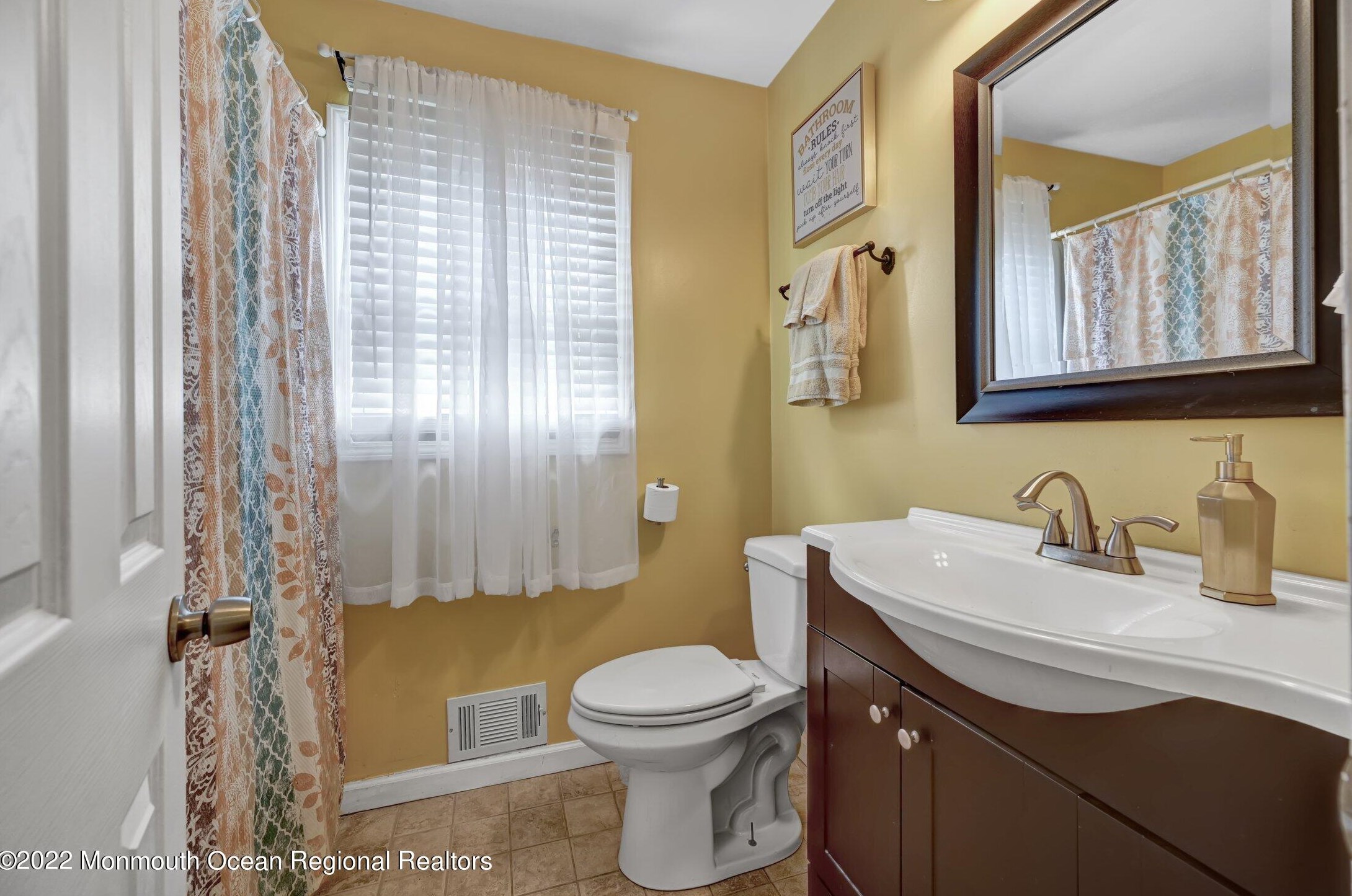 211 Chestnut St, Toms River NJ exterior