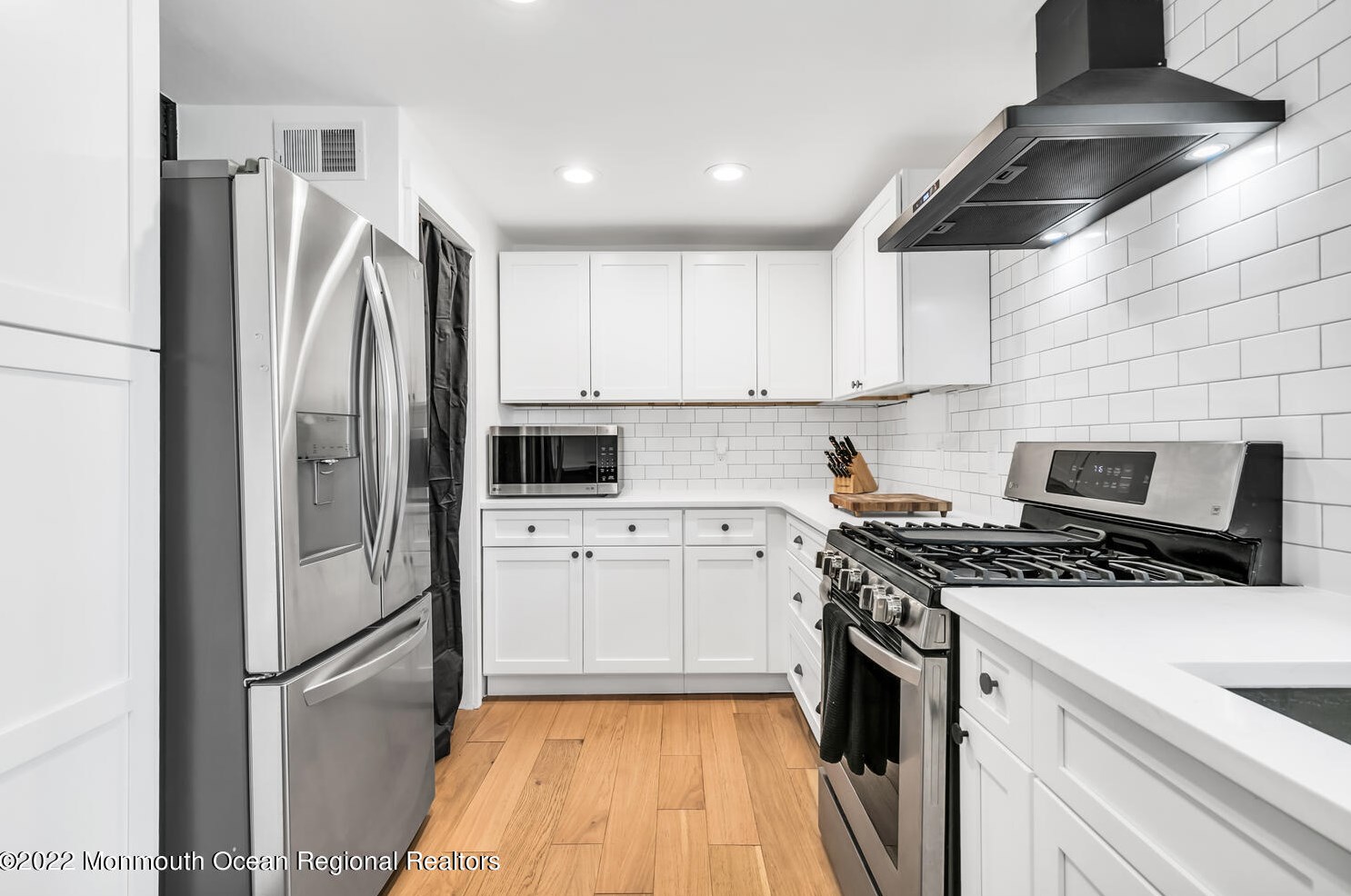 18 Wilson Pl, Tinton Falls, NJ 07701
