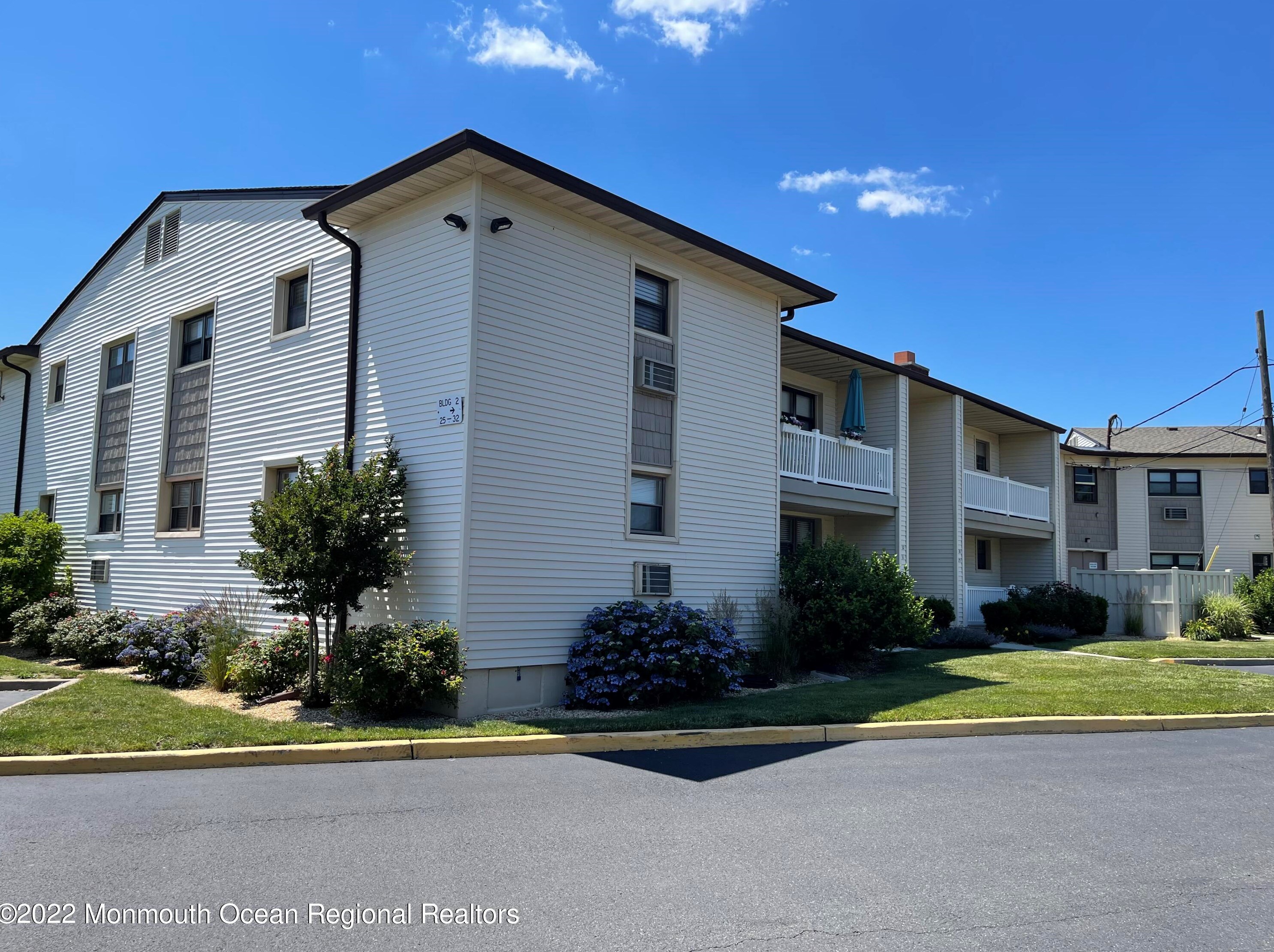 31 Wharfside Dr, Monmouth Beach, NJ 07750