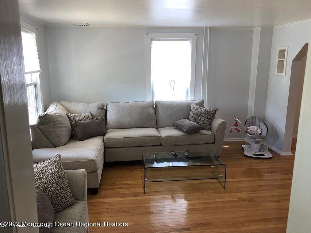 22 Monmouth Rd, Oakhurst NJ  07755-1655 exterior