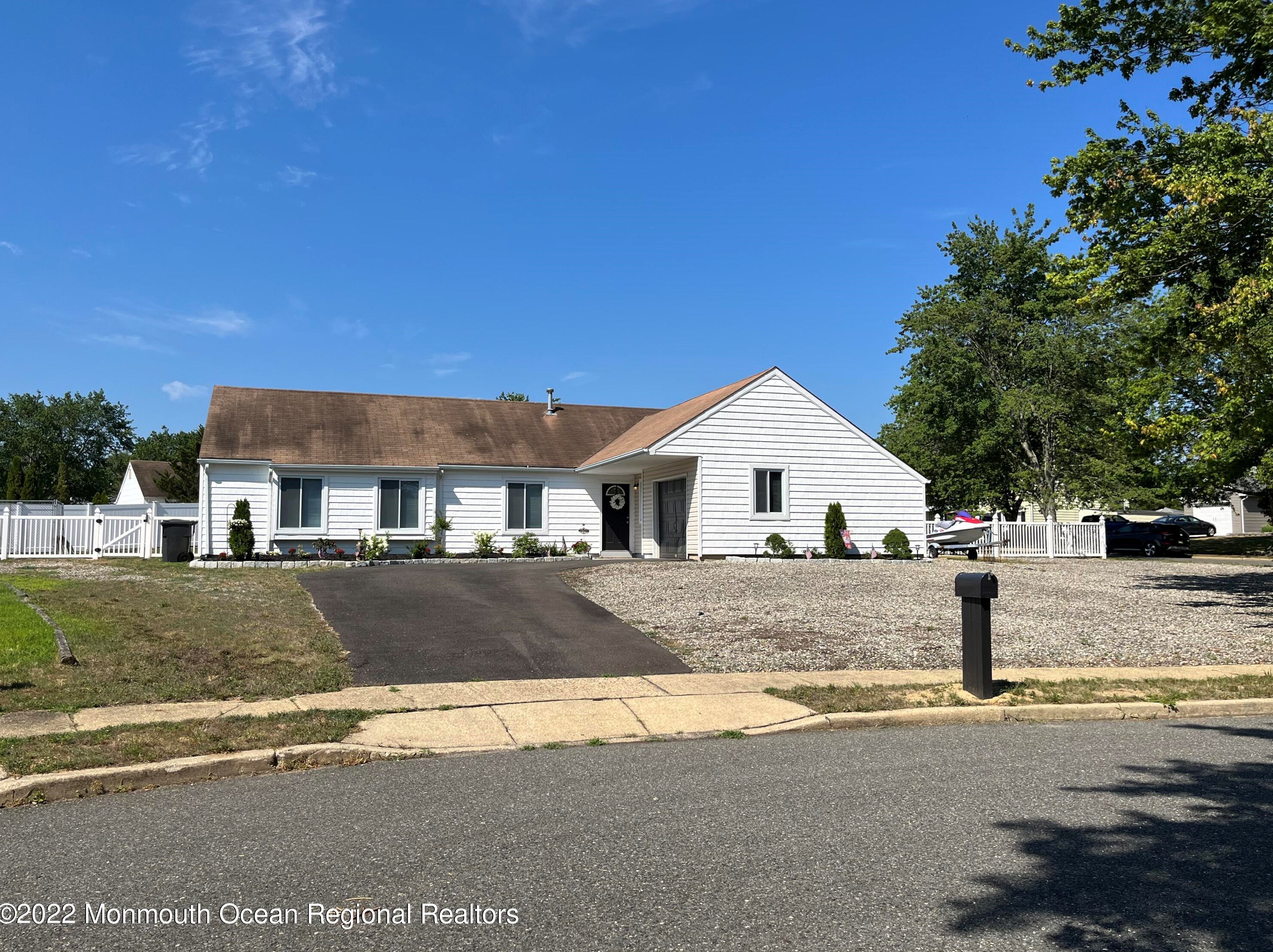 1073 Reno Ct, Toms River, NJ 08753-7936