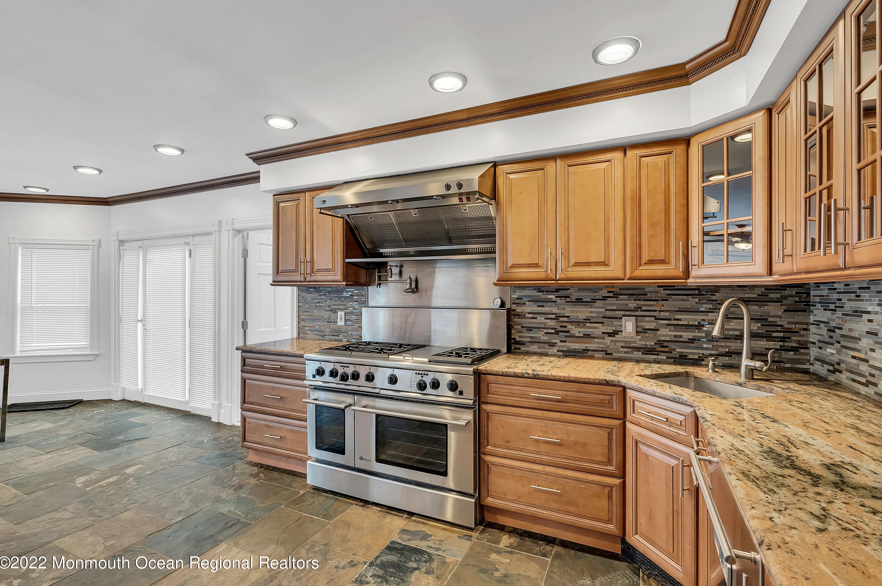 370 Park Ave, Oakhurst NJ  07755-1245 exterior