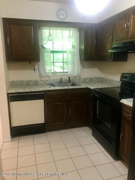 1408 Wellington Pl, Matawan, NJ 07747-1936