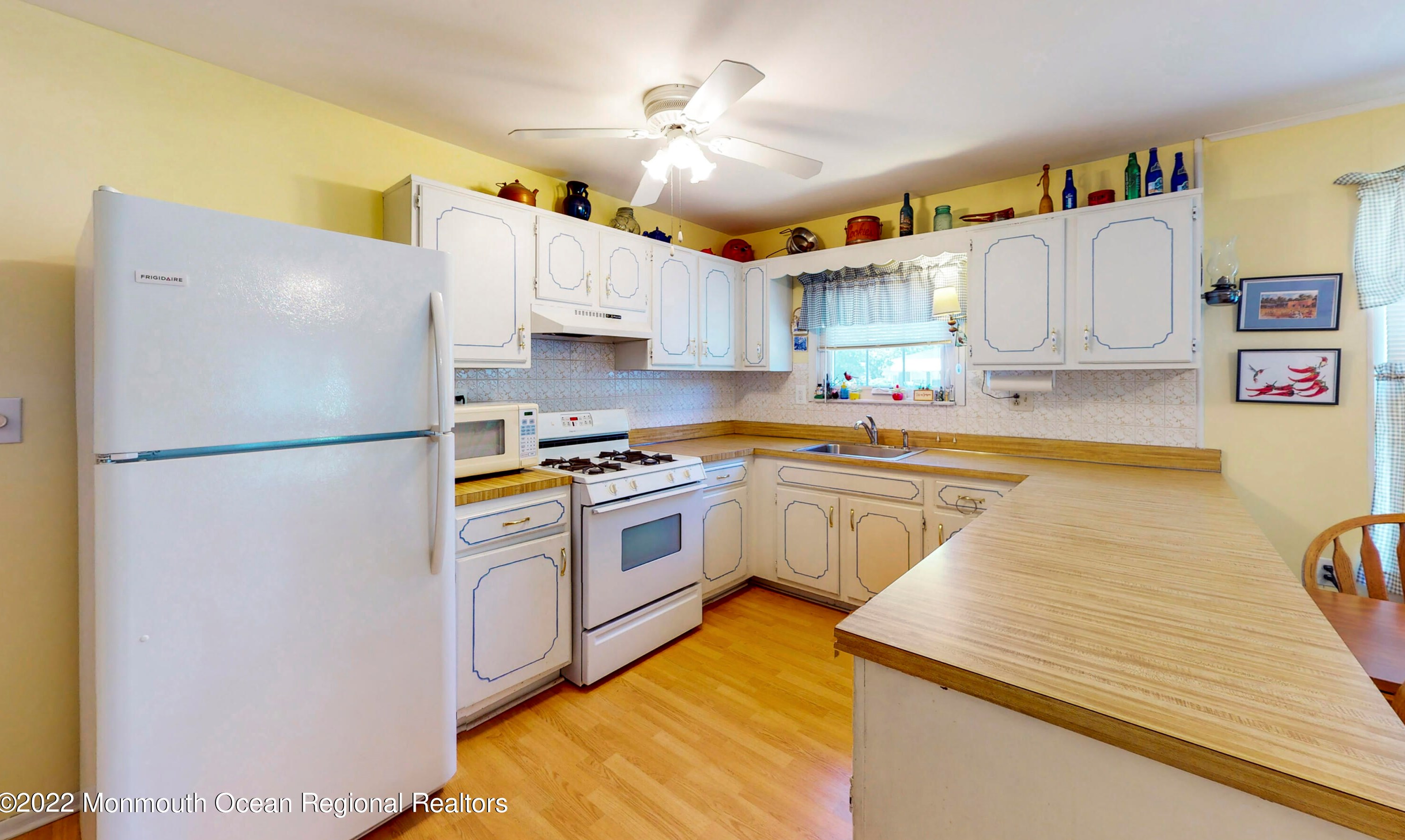 18 Bahamia Dr, Toms River, NJ 08757-3749