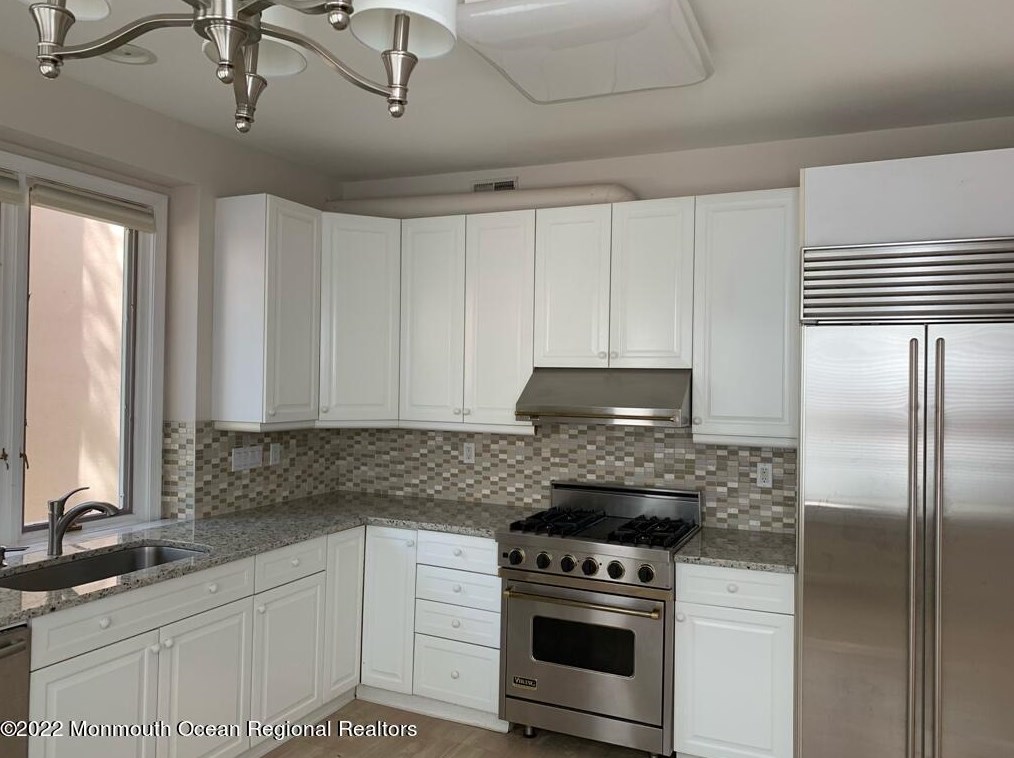 243 Avenel Ct, Holmdel Village, NJ 07733