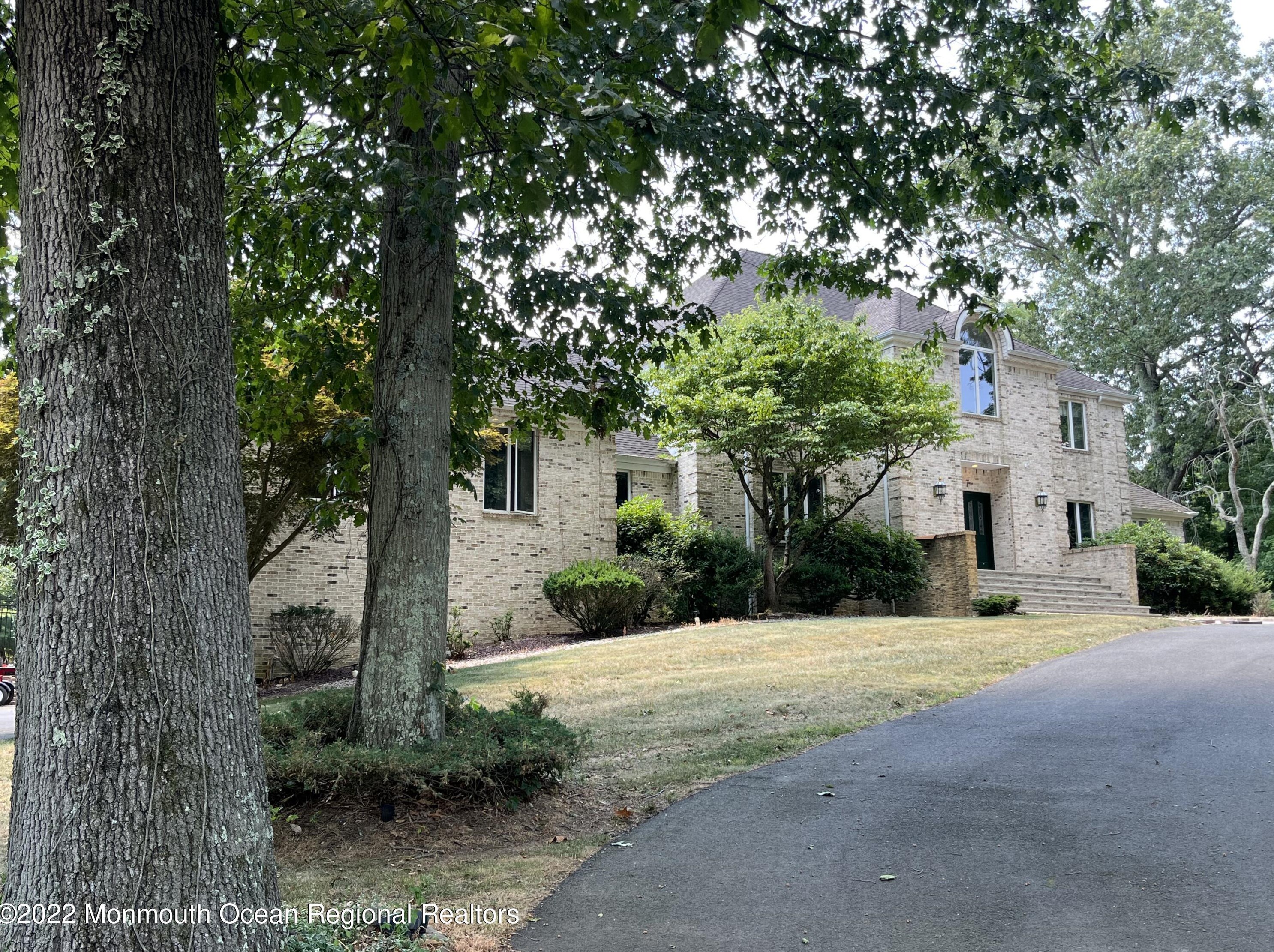 7 Taylor Lake Ct, Millstone Township, NJ 07726-8679