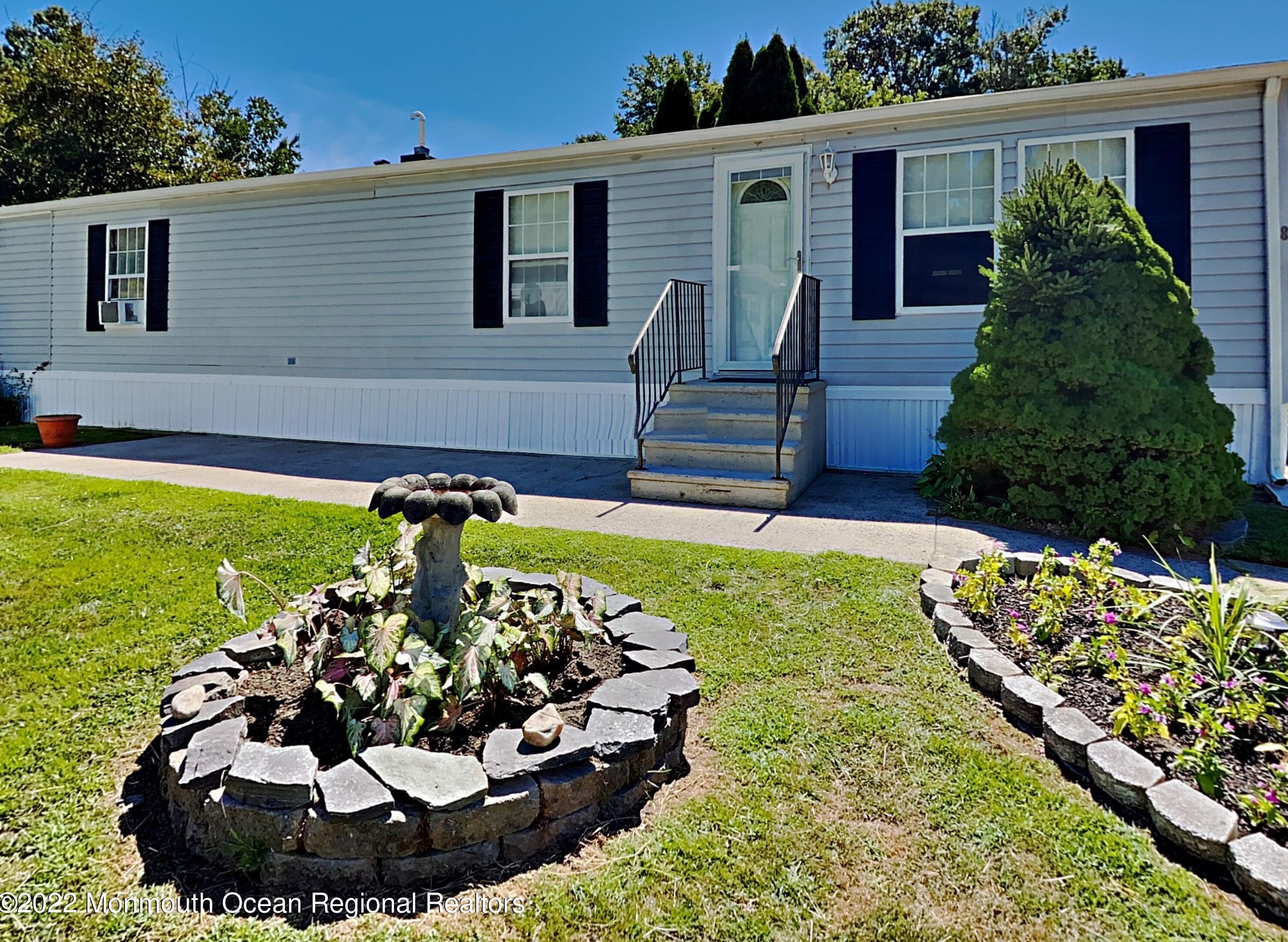 8 Kay Ln, Wall Township, NJ 07731-1106