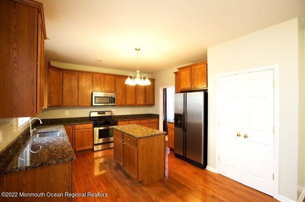 19 Brianna Ct, Atlantic Highlands, NJ 07716