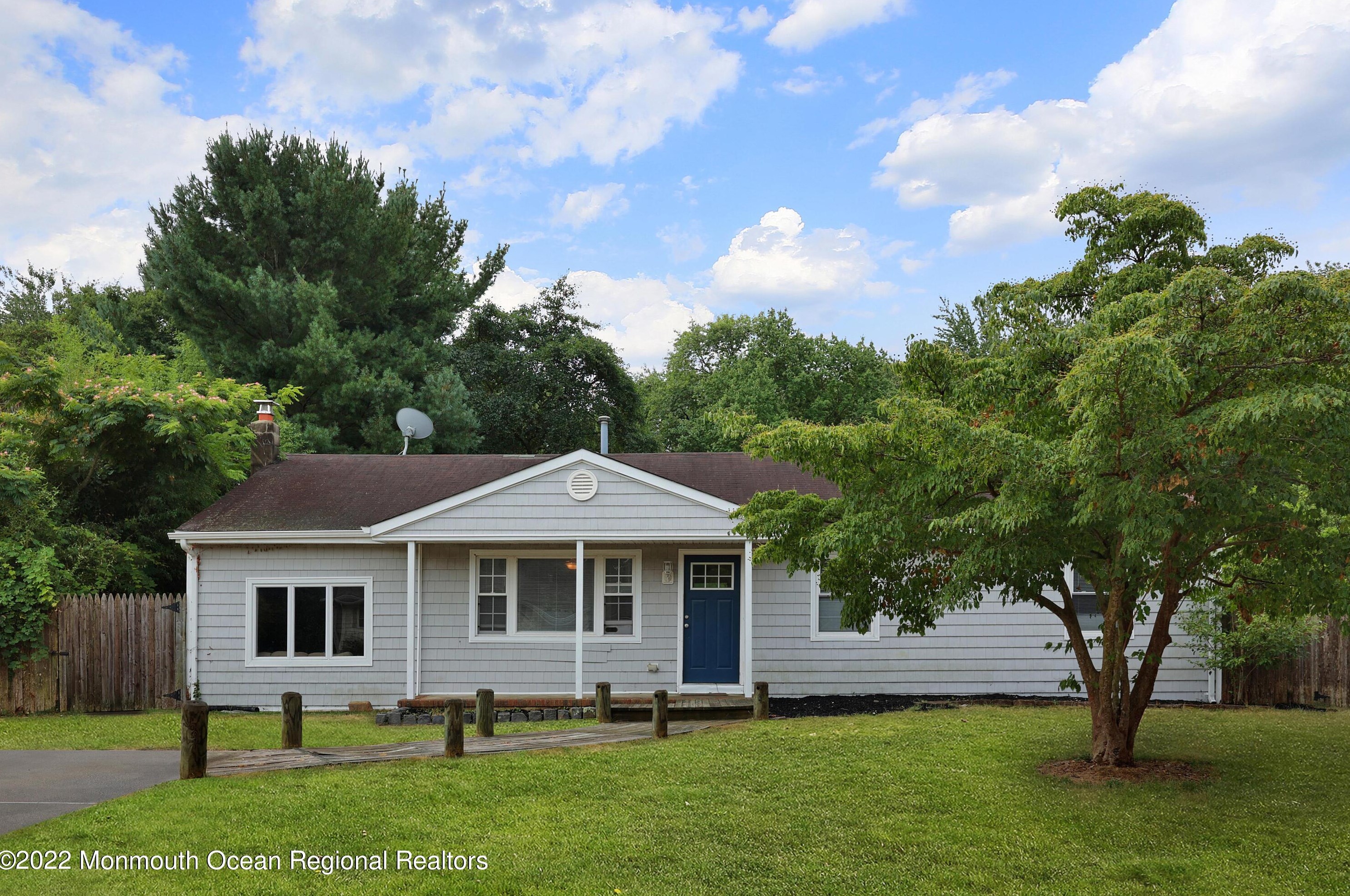 327 Normandie Dr, Lacey, NJ 08731