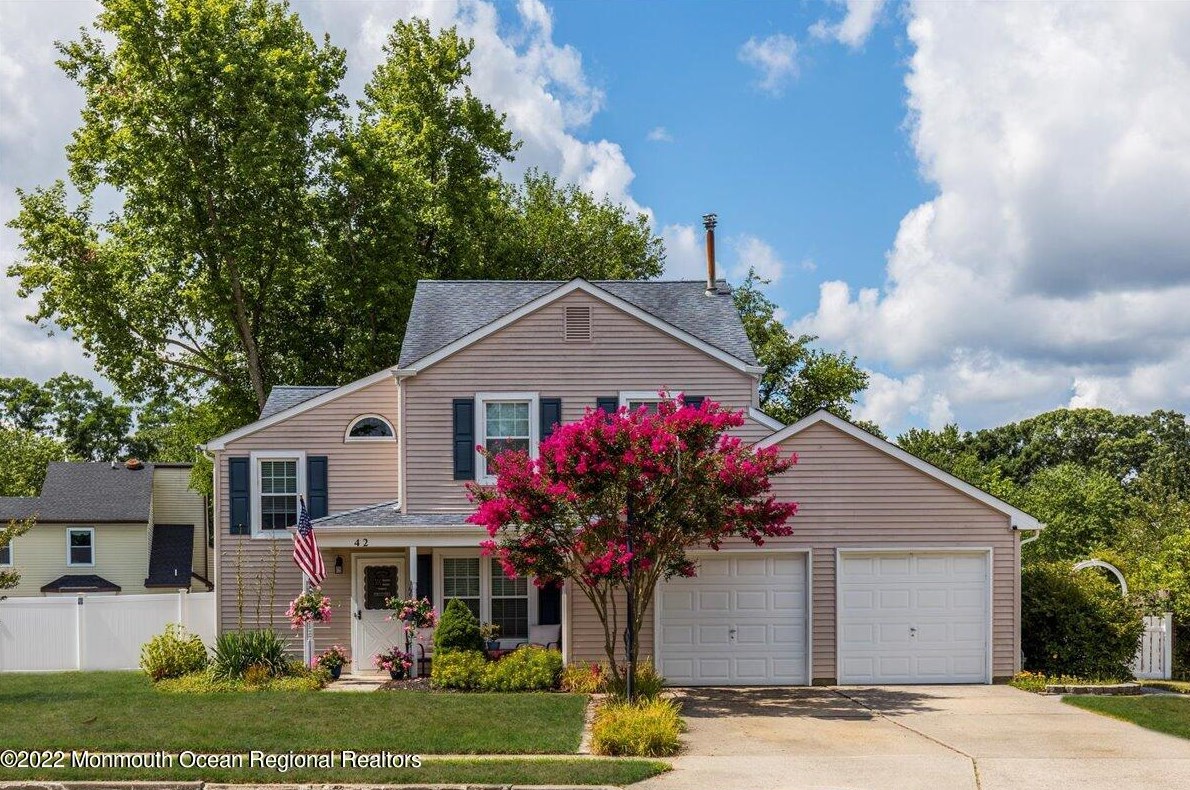 42 Bunker Hill Dr, Wall Township, NJ 07731-1581