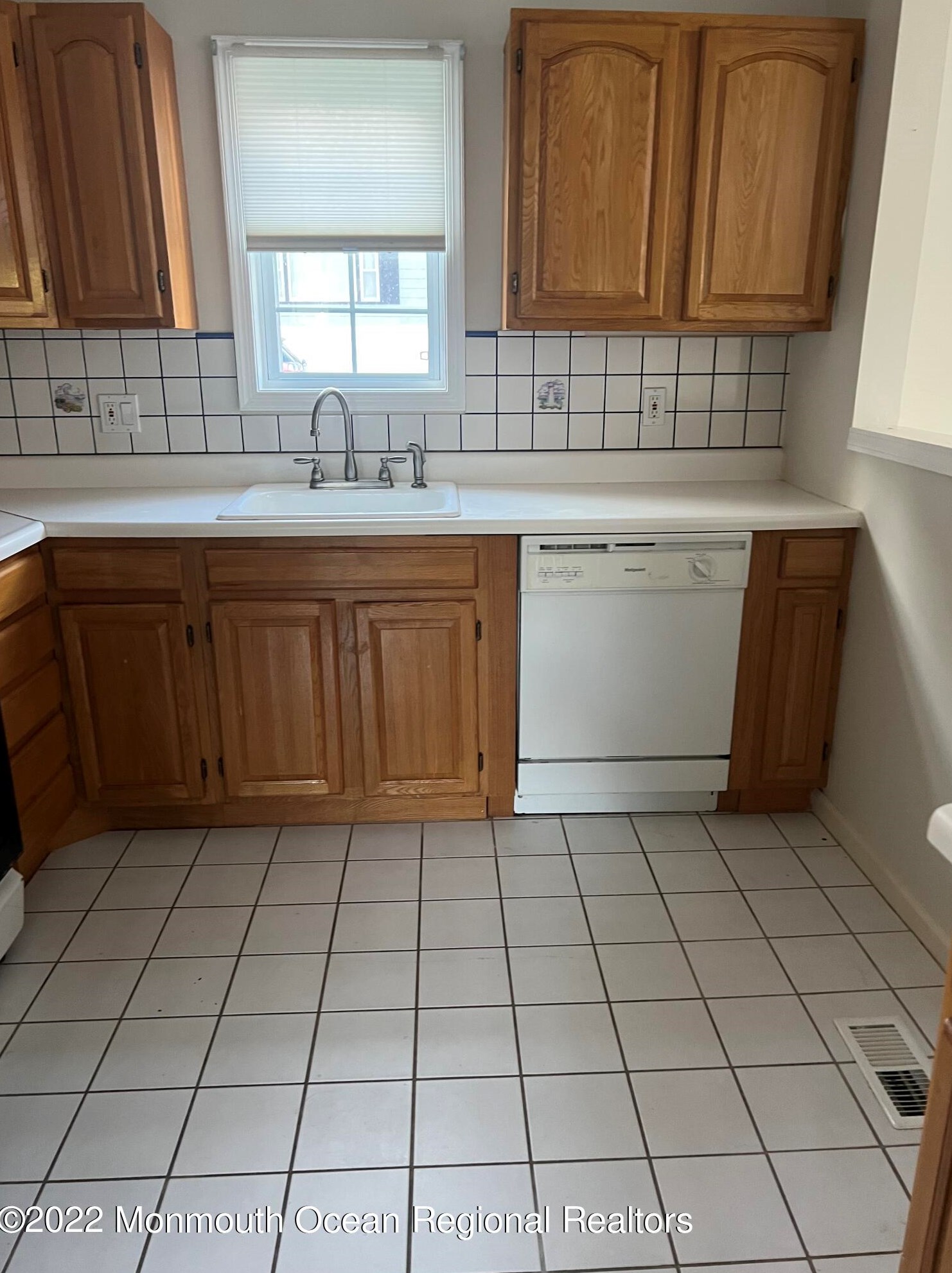 17 Ralph St, Monmouth Hills, NJ 07732