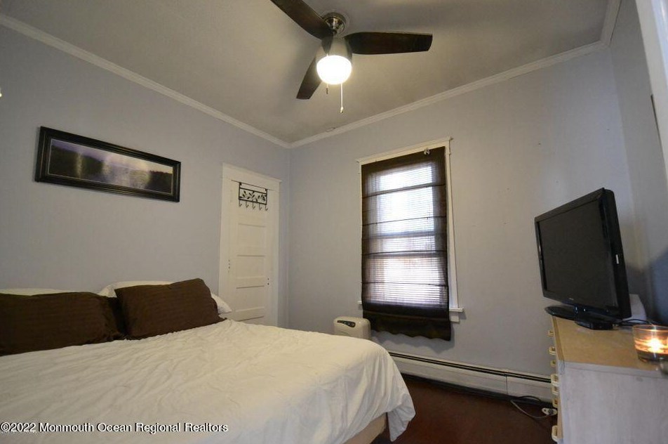 718 Newport Ave, Ocean Gate, NJ 08740-1383