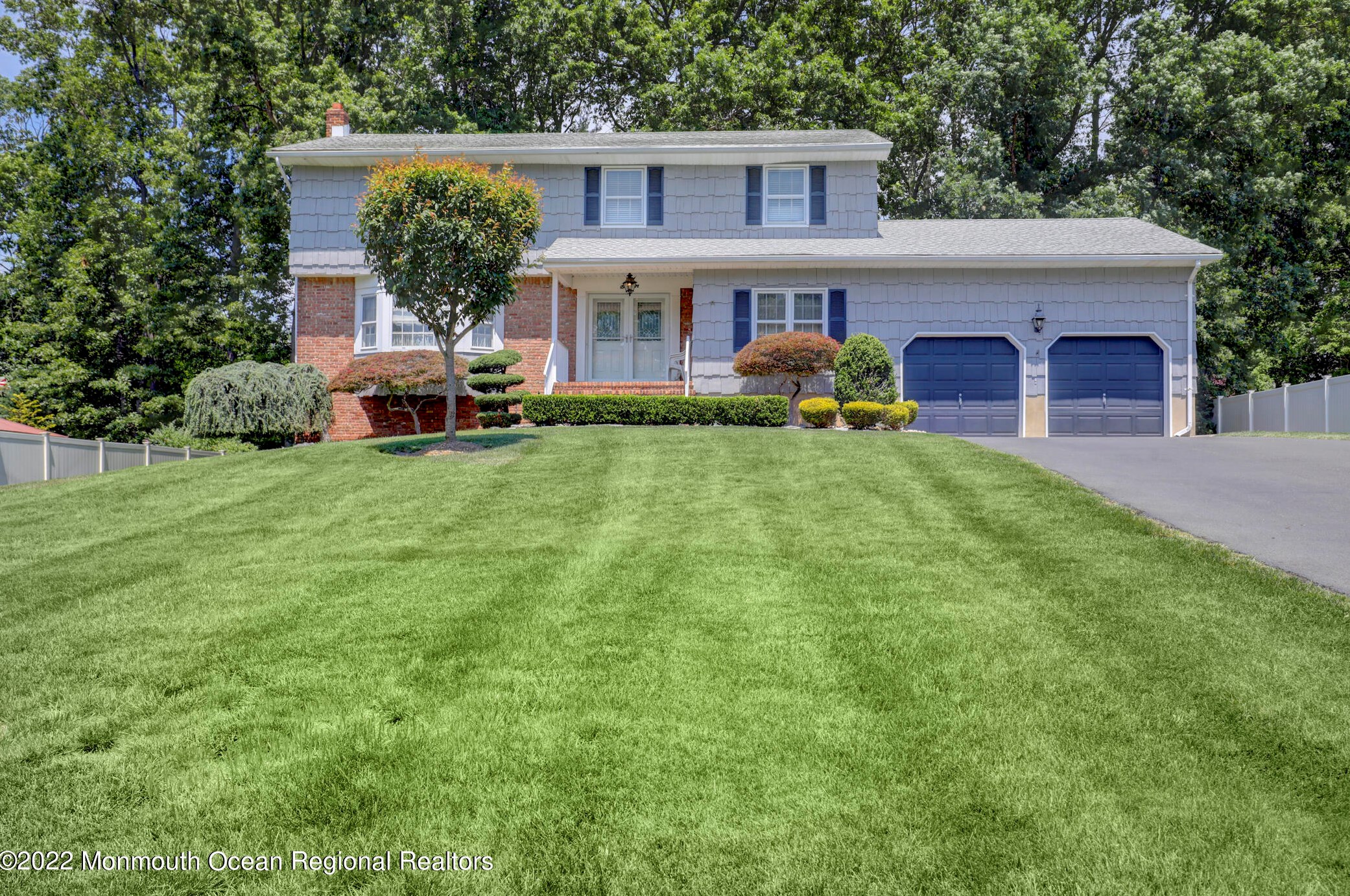 7 Kensington Dr, Millstone Township, NJ 07726-3111