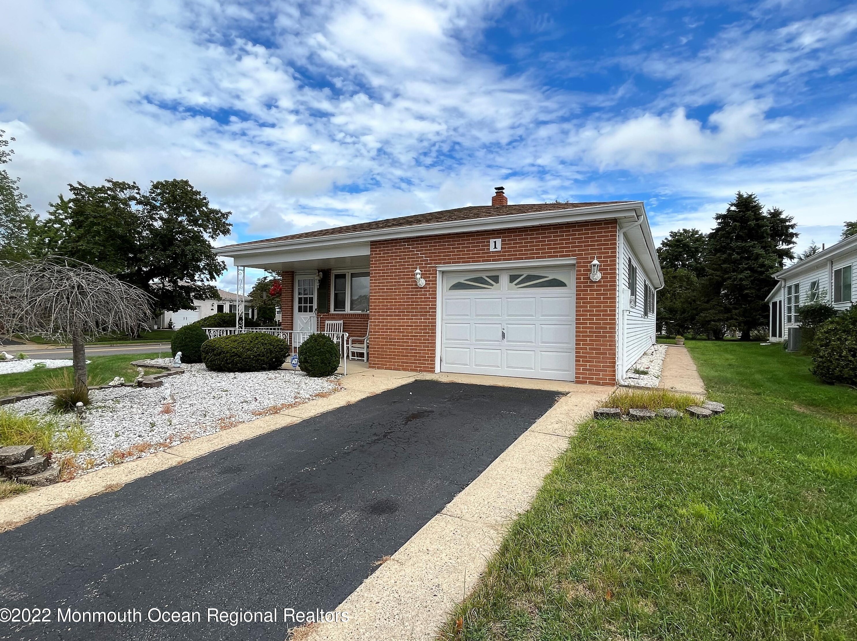 1 Caracas Ct, Toms River, NJ 08757-3857