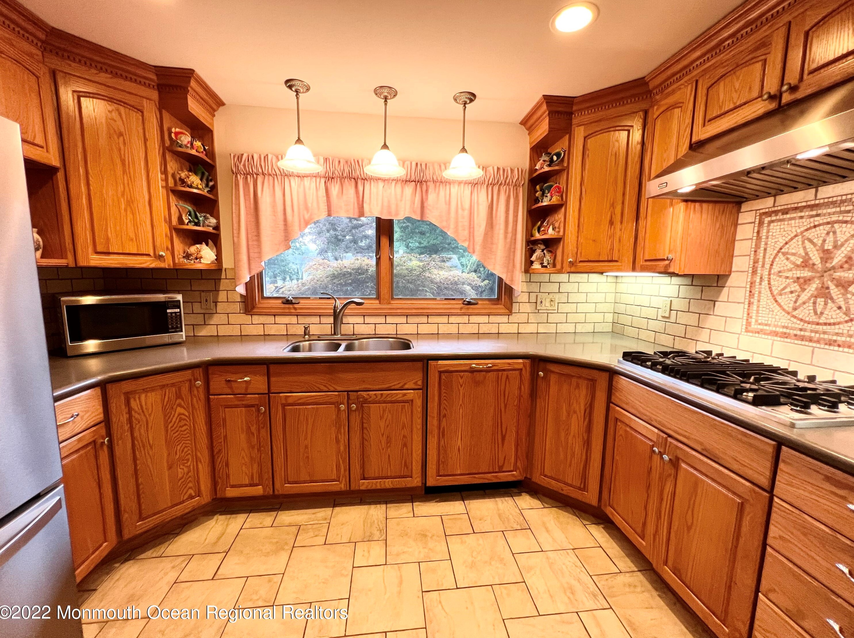 497 Freehold St, Oakhurst NJ 07755-1319 exterior