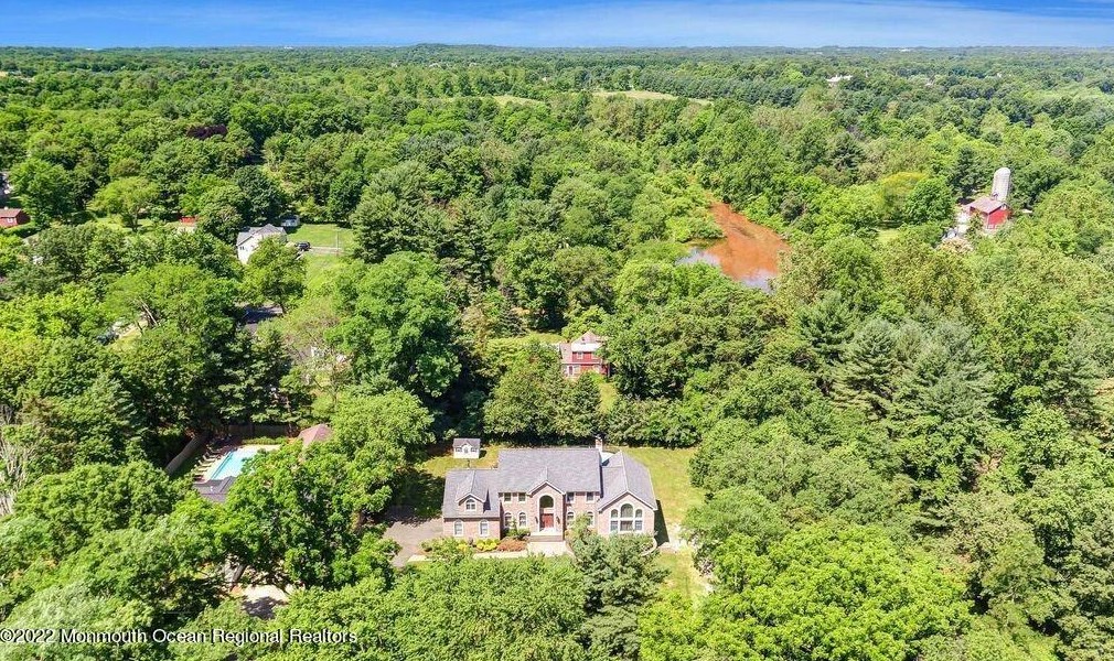 40 Manor Rd, Vanderburg, NJ 07722-1636