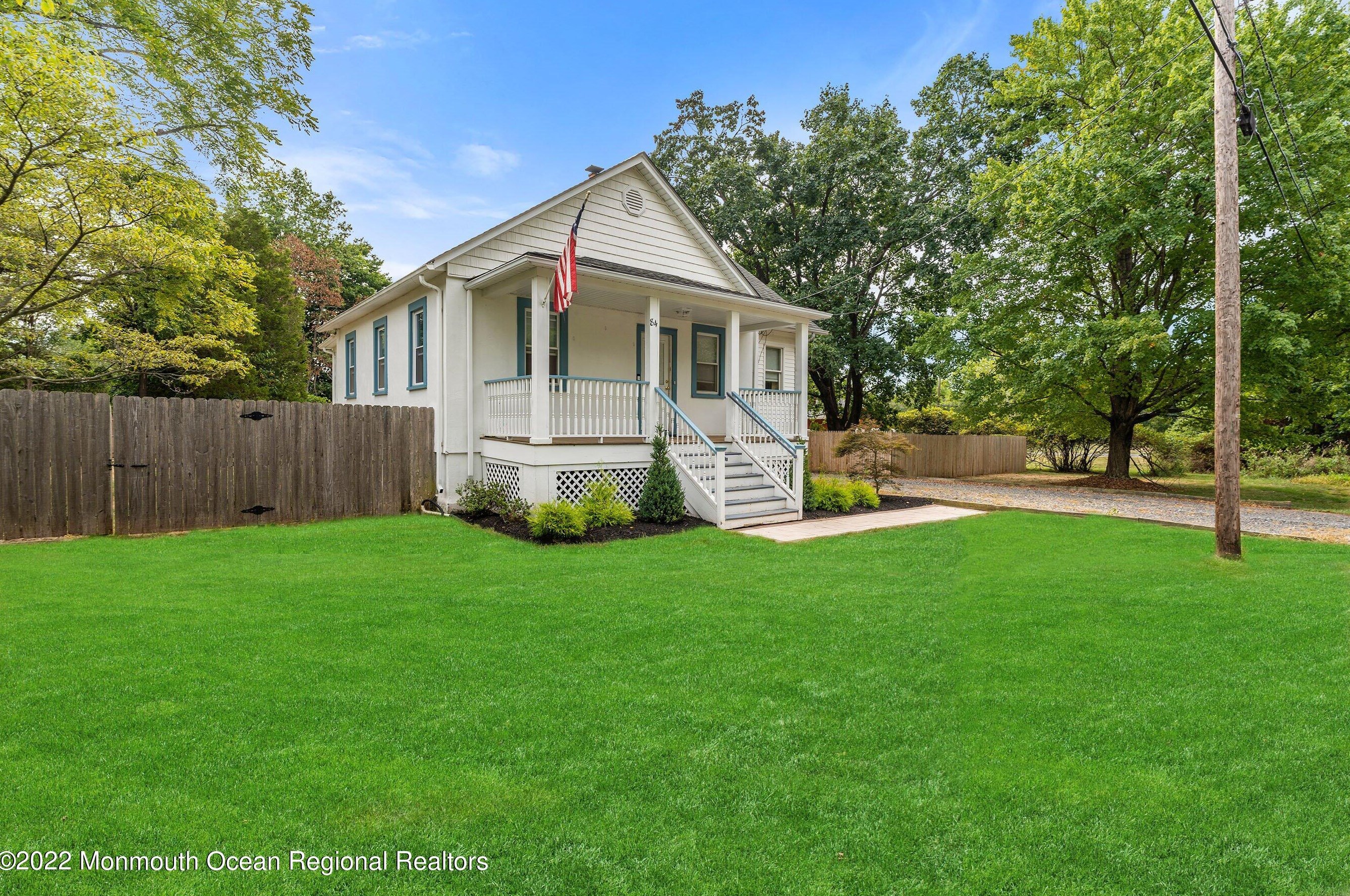 84 5th St, Millstone, NJ 08844-3240