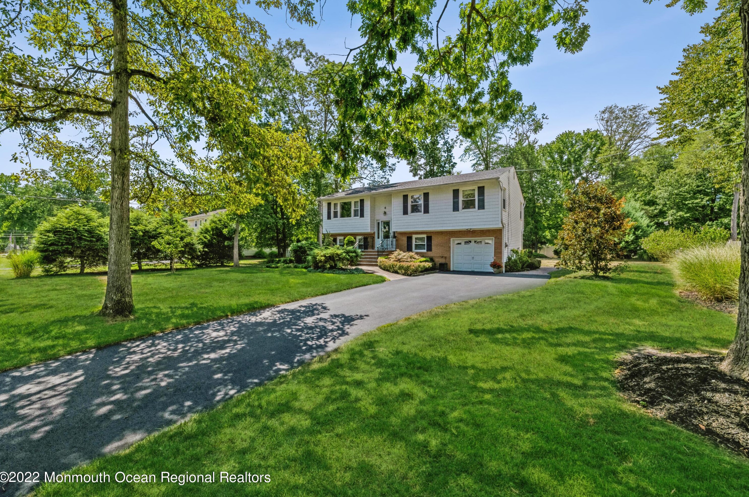 4 Portsmouth Rd, Millstone Township, NJ 07726-3529