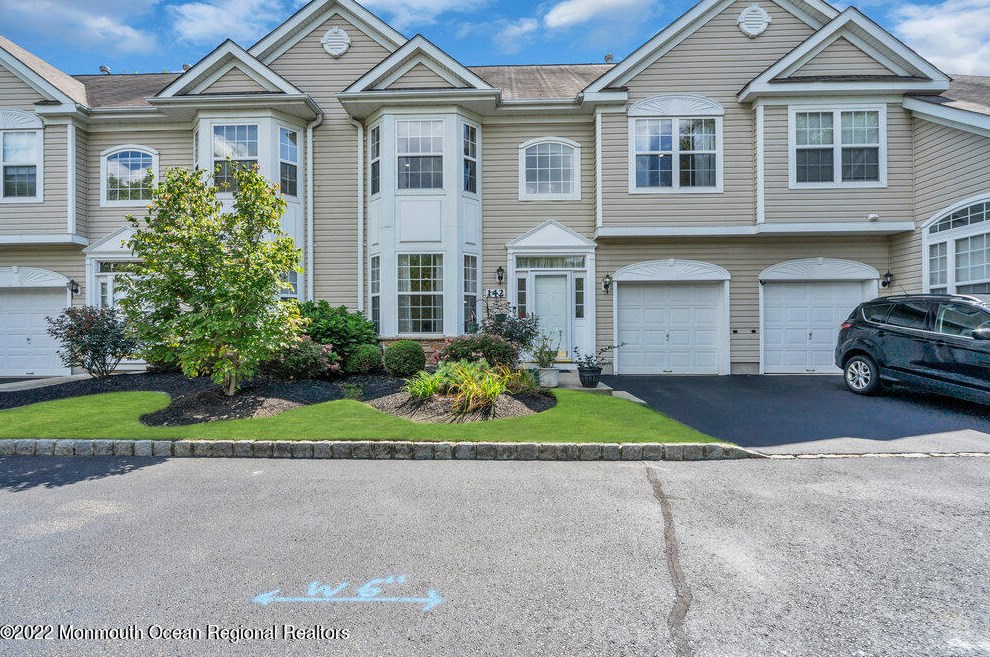 142 Shinnecock Dr, Millstone Township, NJ 07726-9506
