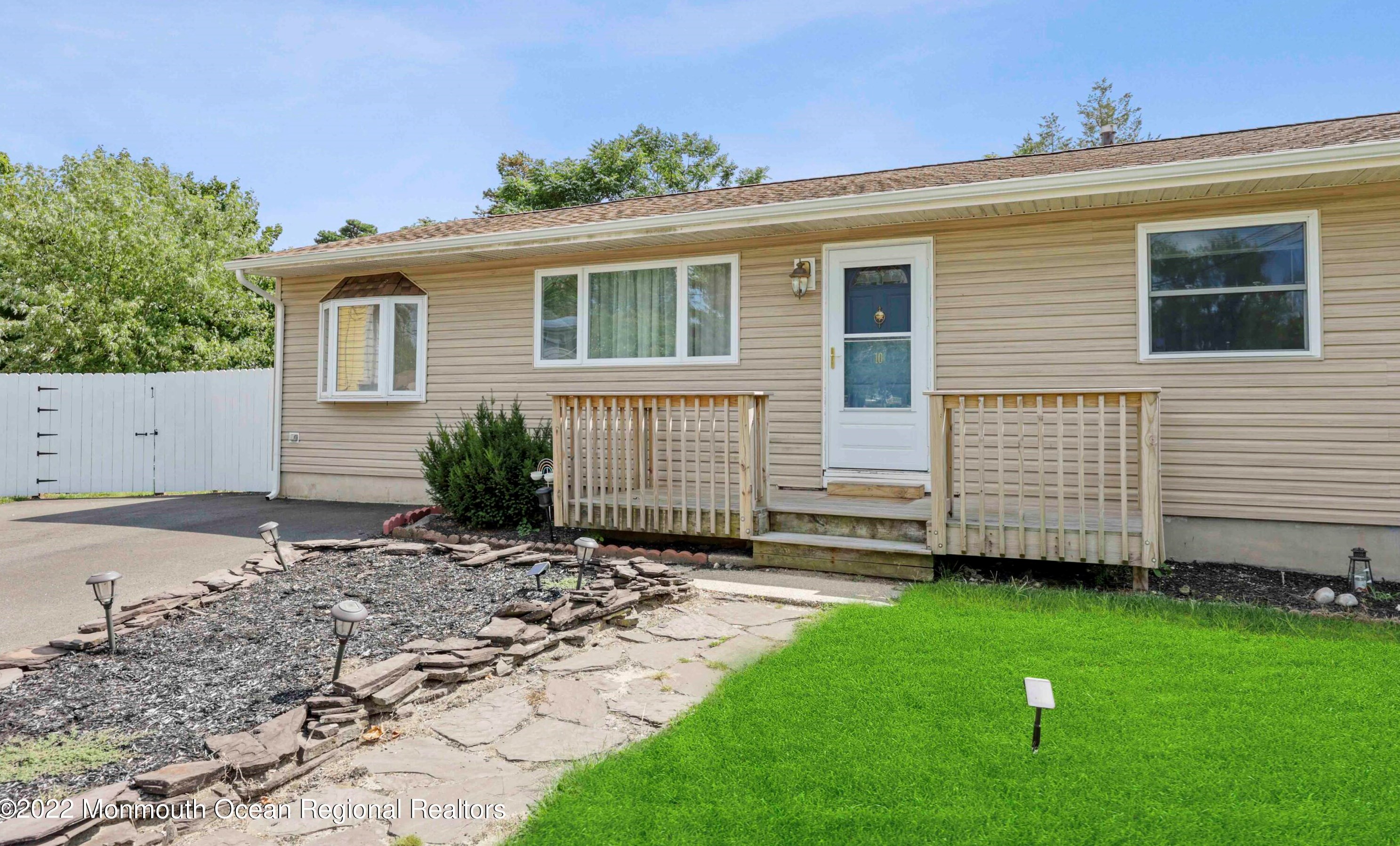 10 Sudsbury Rd, Toms River, NJ 08757-5104