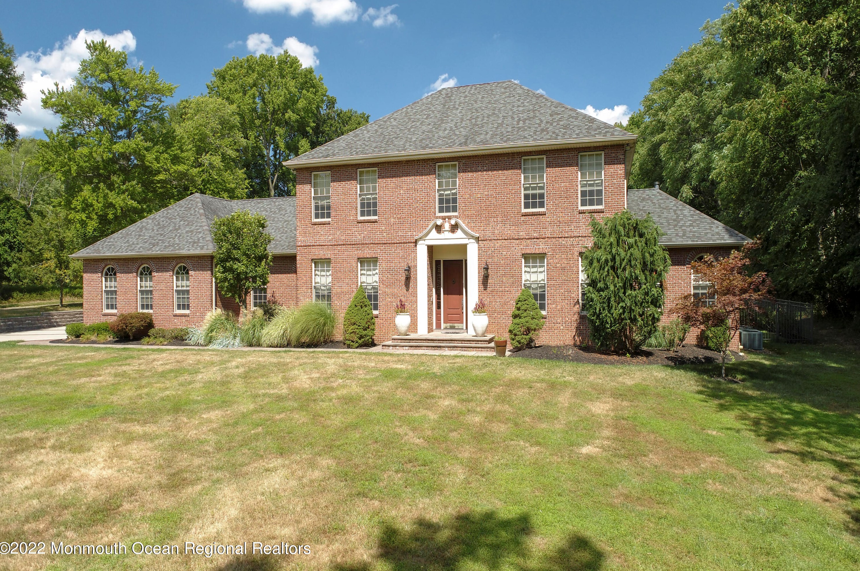 27 Brook St, Tinton Falls, NJ 07712