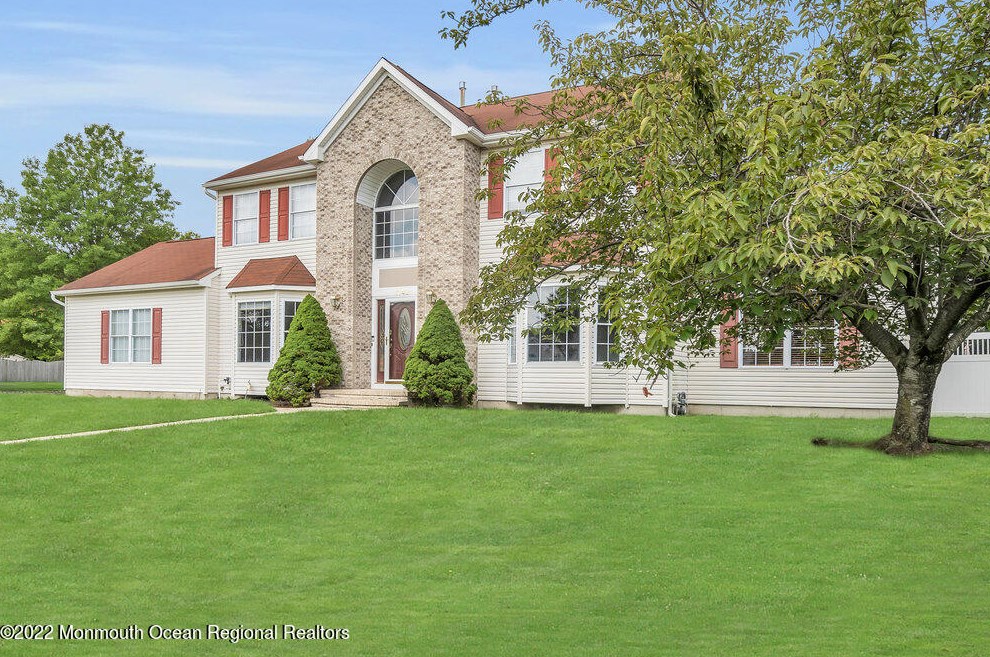 1142 Satinwood Ln, Toms River, NJ 08755-2212
