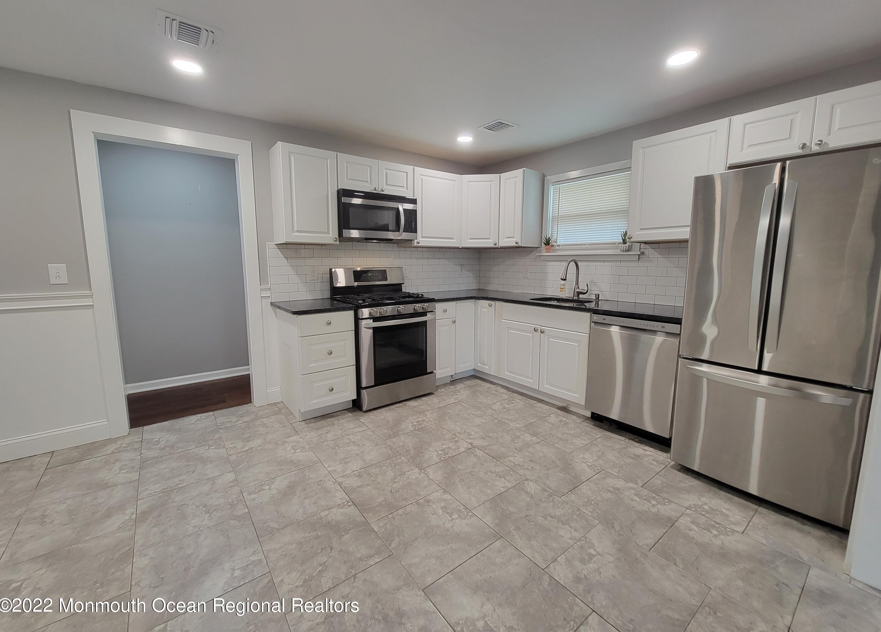 841 Bay Ave, Toms River, NJ 08753
