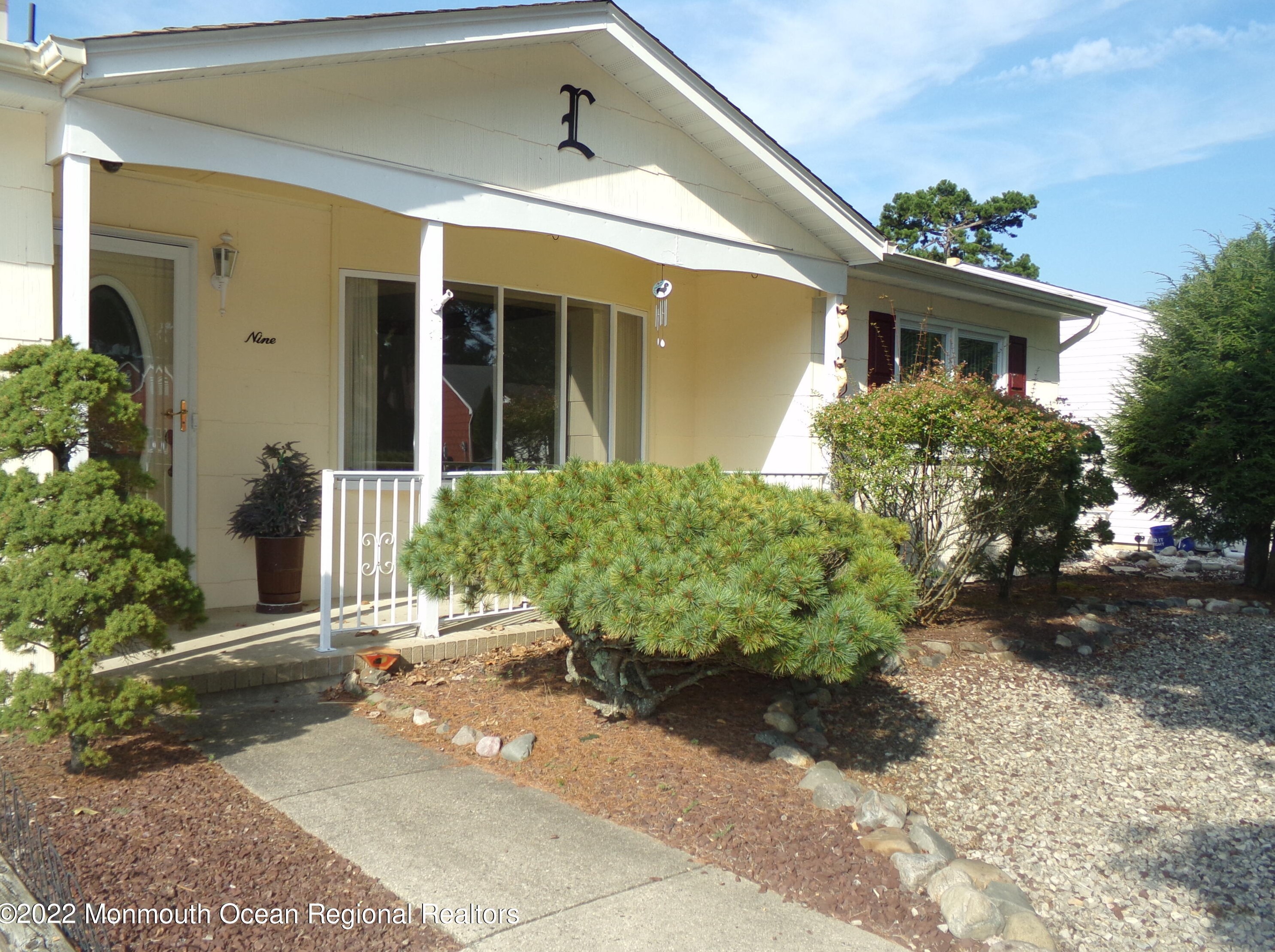 9 Zeeland Dr, Toms River, NJ 08757-5826