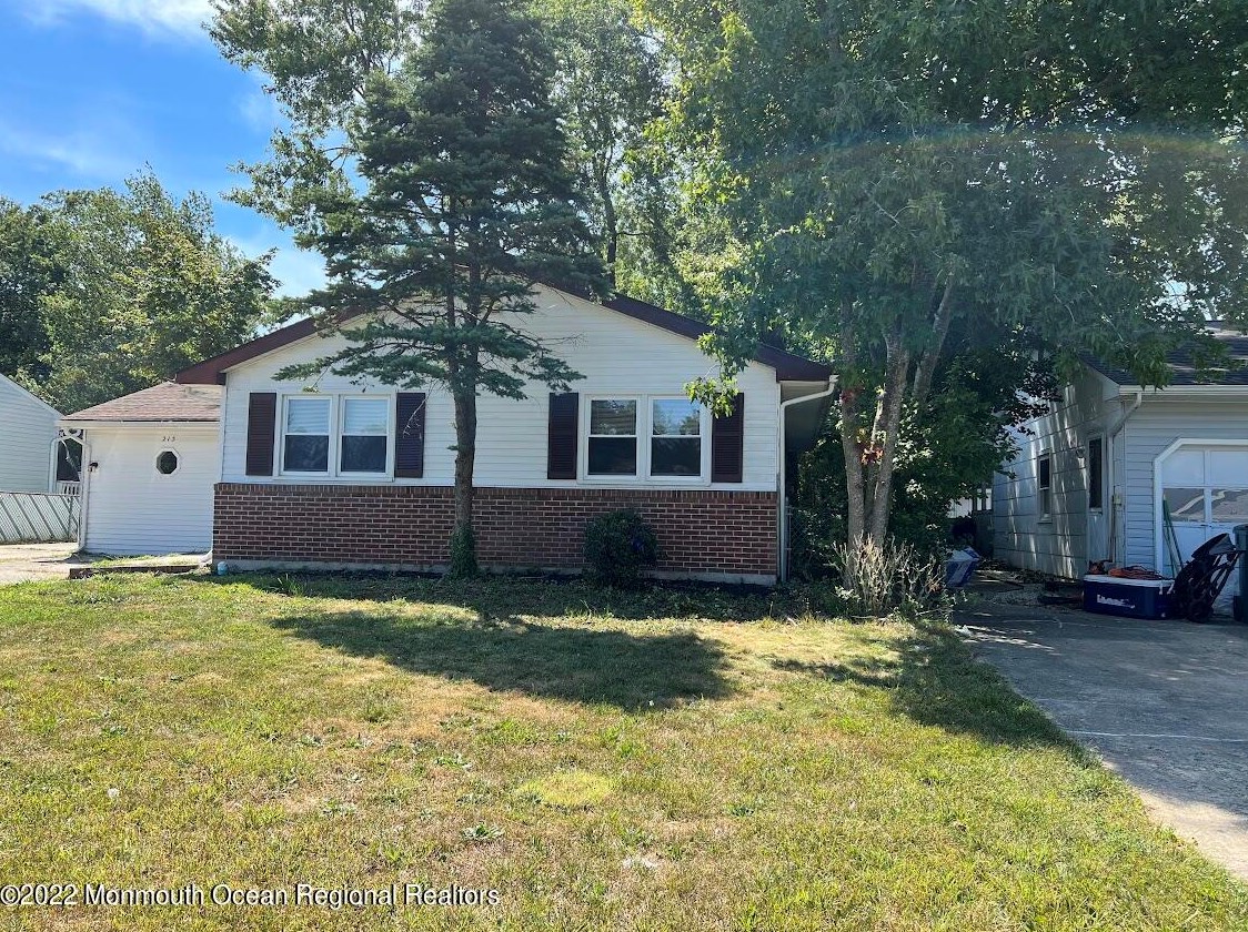 215 Twin Lakes Blvd, Tuckerton, NJ 08087-1737