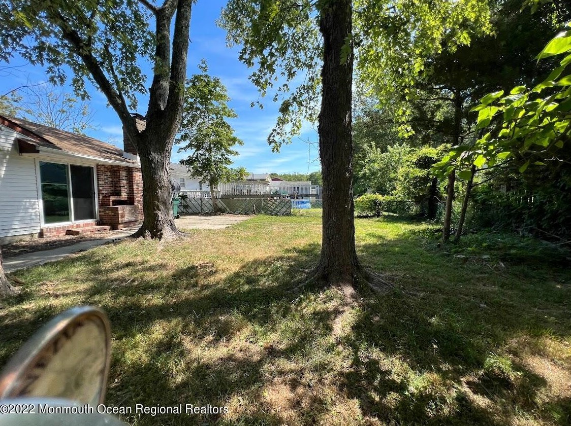 215 Twin Lakes Blvd, Tuckerton NJ  08087-1737 exterior