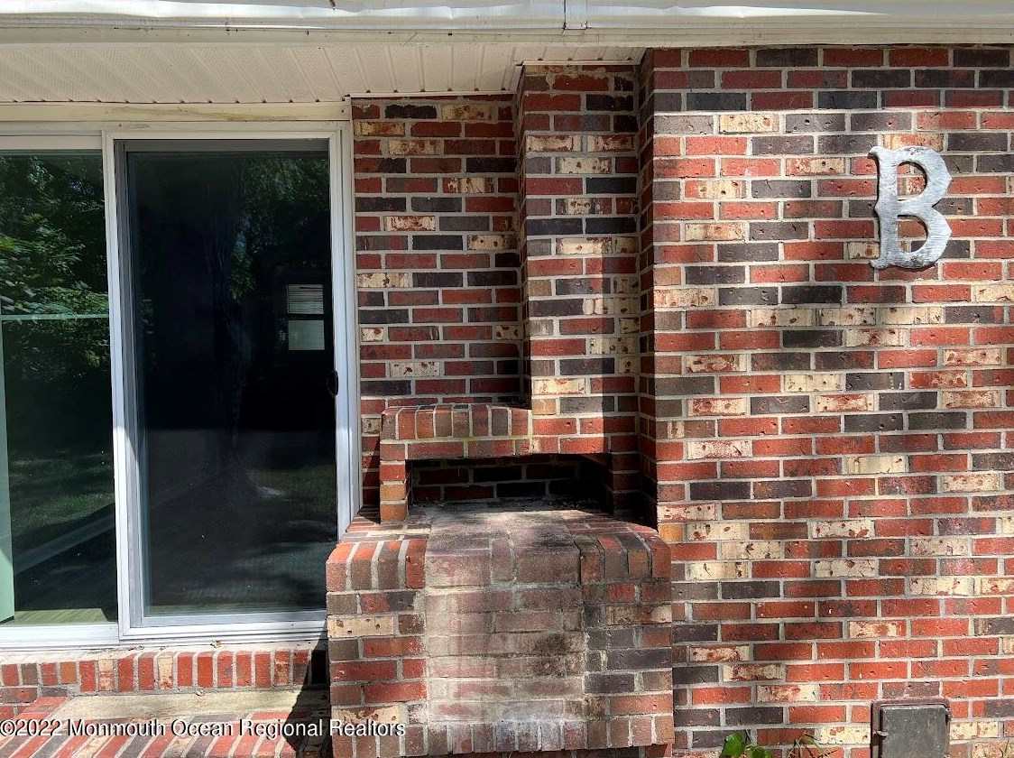 215 Twin Lakes Blvd, Tuckerton NJ  08087-1737 exterior