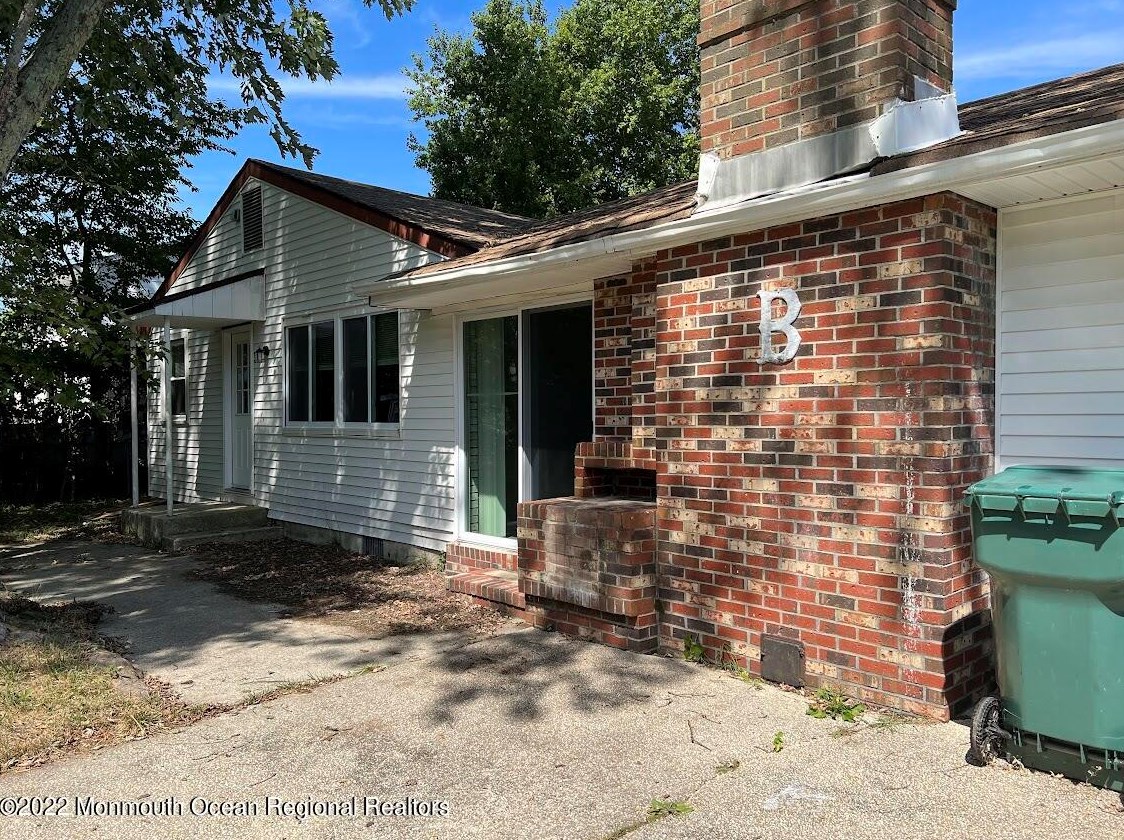 215 Twin Lakes Blvd, Tuckerton NJ  08087-1737 exterior