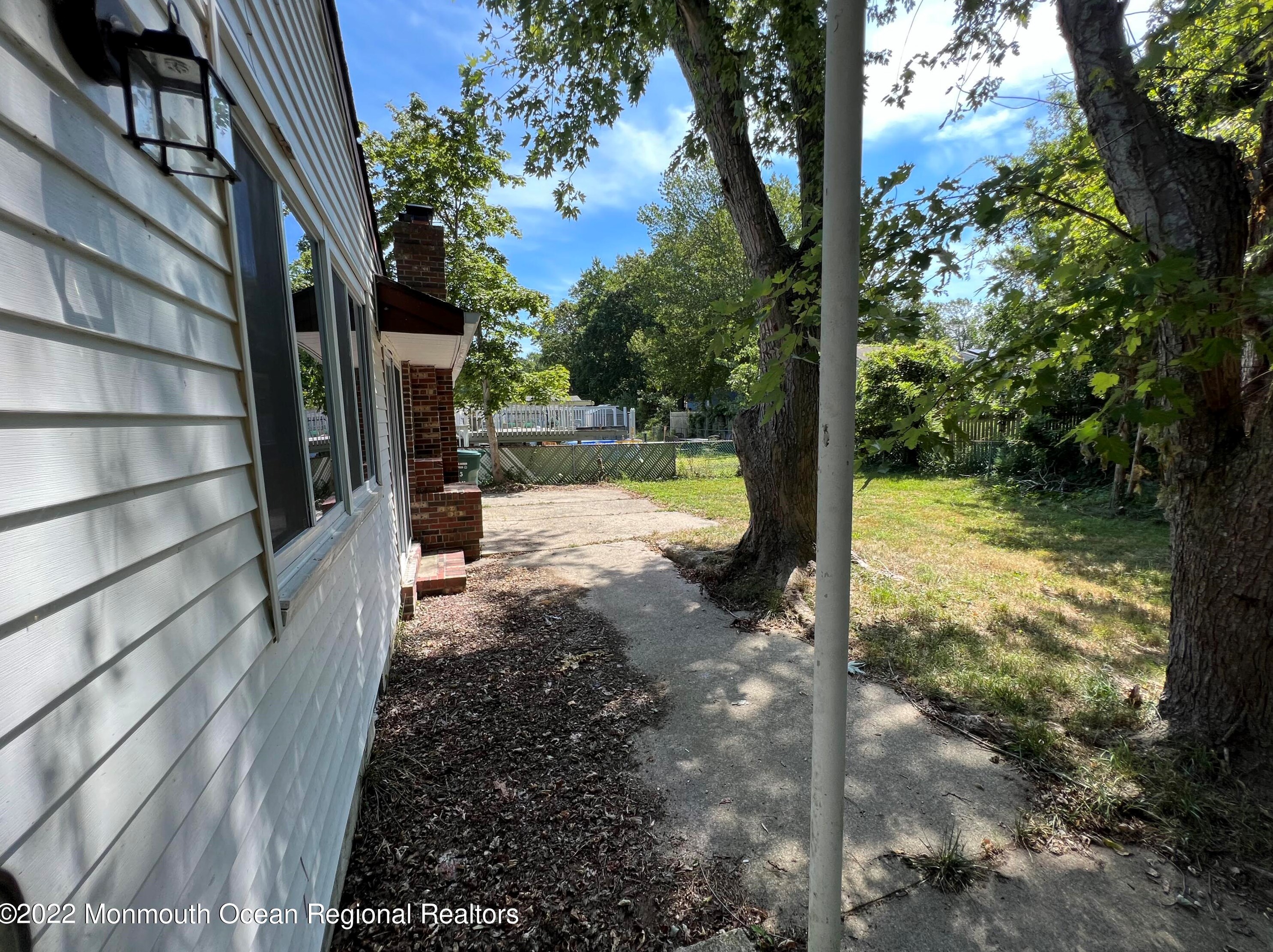 215 Twin Lakes Blvd, Tuckerton NJ  08087-1737 exterior