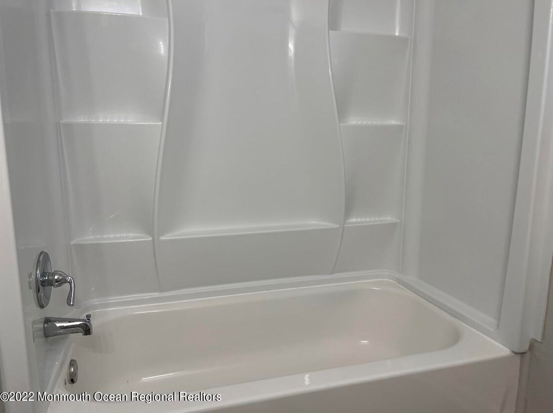 215 Twin Lakes Blvd, Tuckerton NJ  08087-1737 exterior