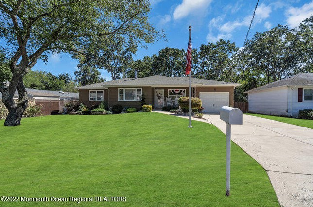 418 Shady Ln, Wall Township, NJ 07731-1919