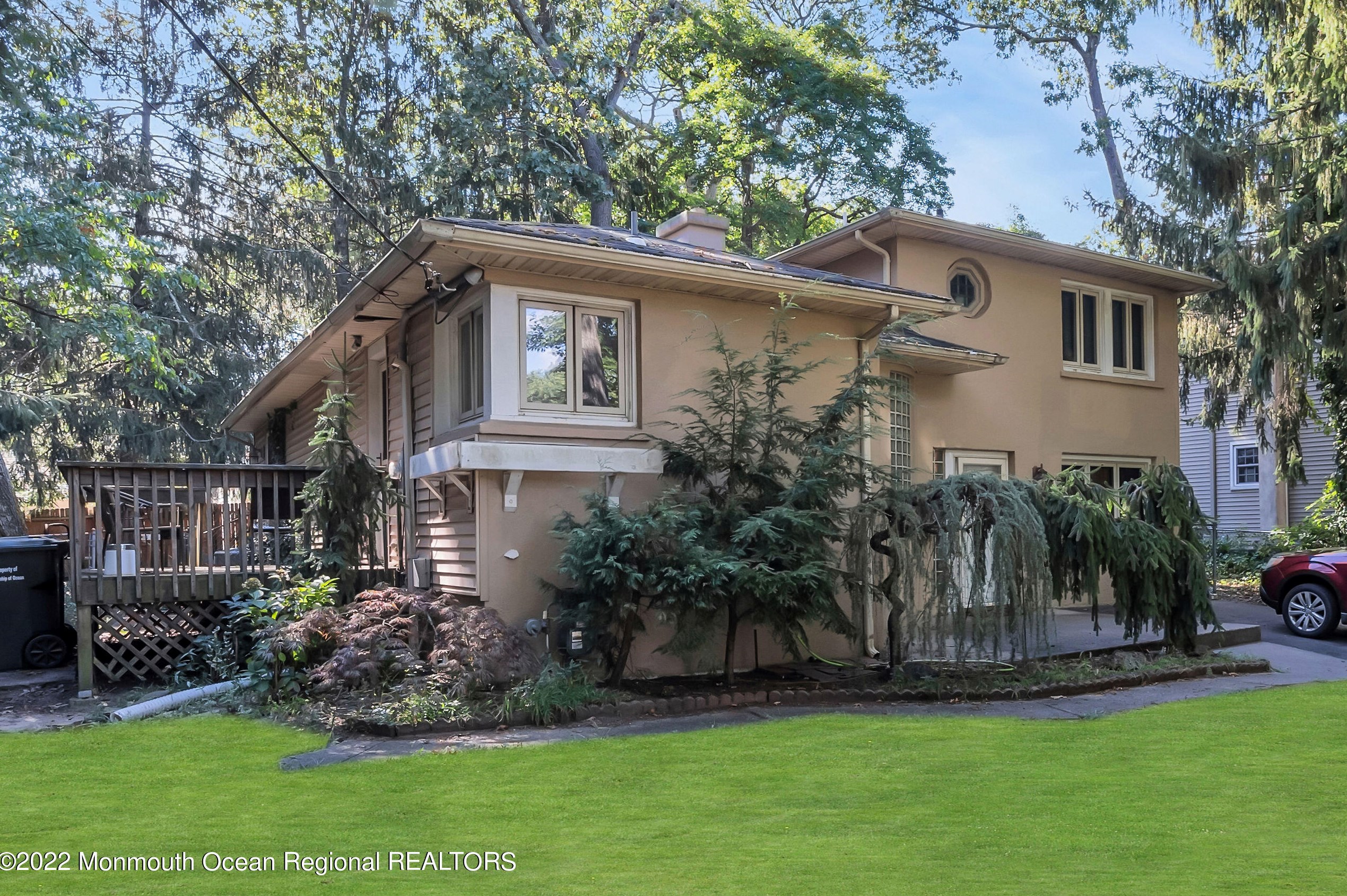 186 Elmwood Rd, Oakhurst, NJ 07755-1408