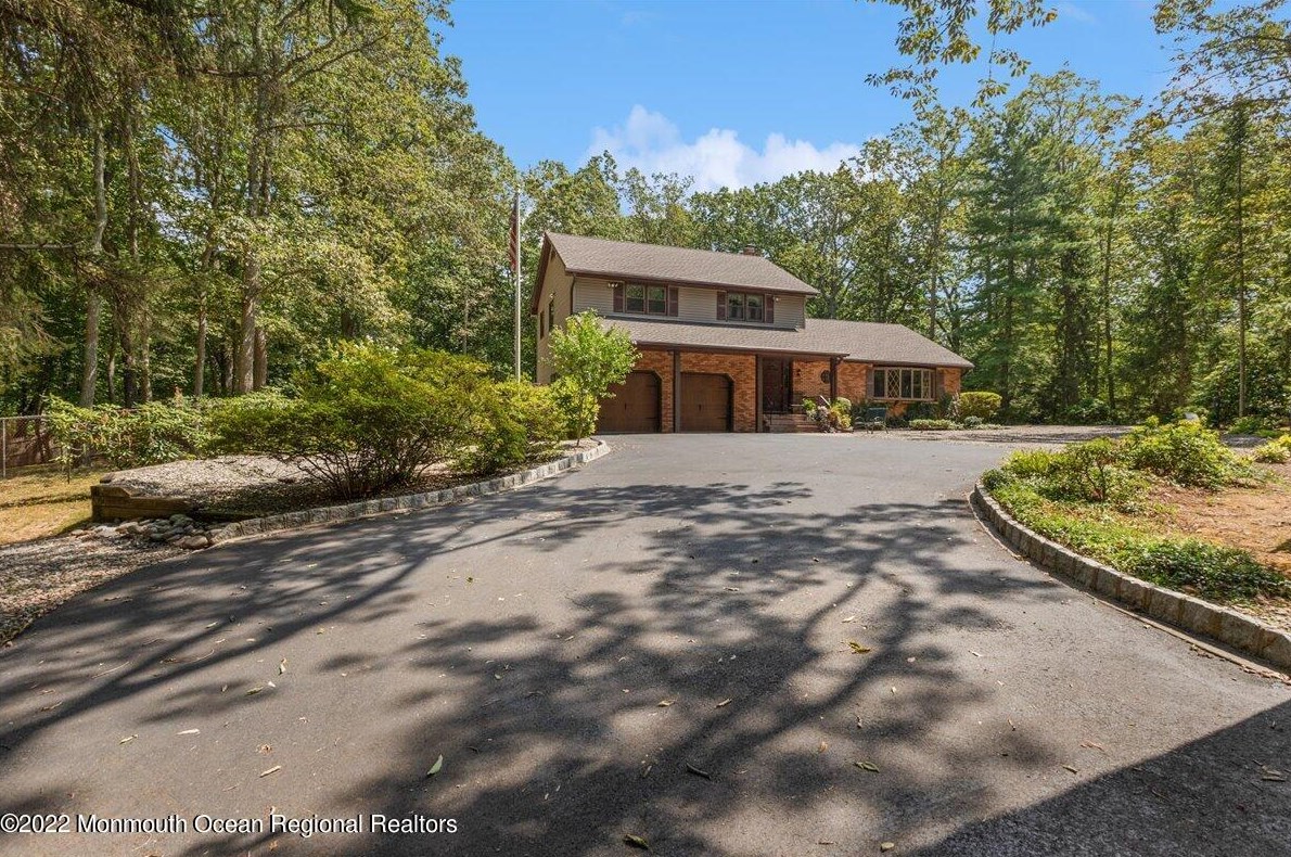 102 Hillside Rd, Millstone Township, NJ 08535-8153