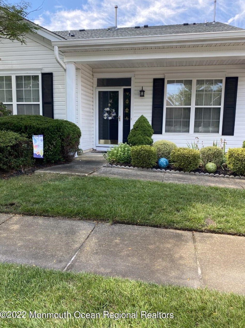 2 Sunnyfield Ln #a, Lakewood, NJ 08701