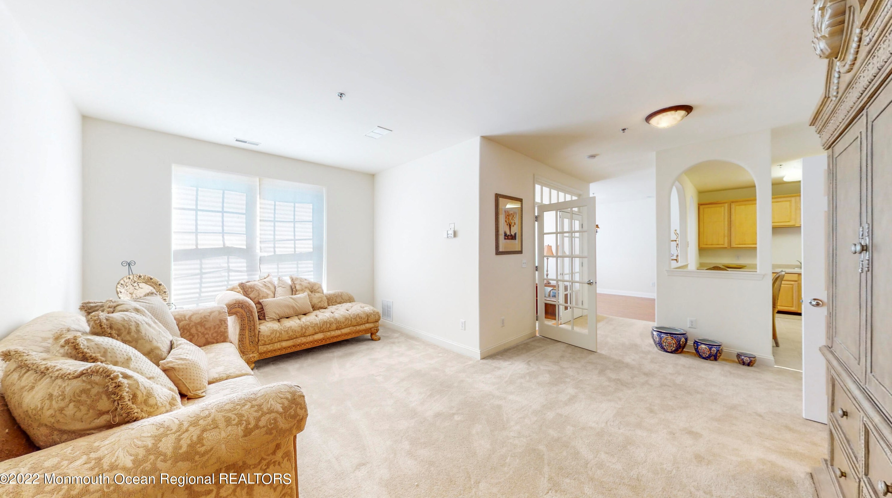 14 Limerick Ln, Delaware Park, NJ 08865