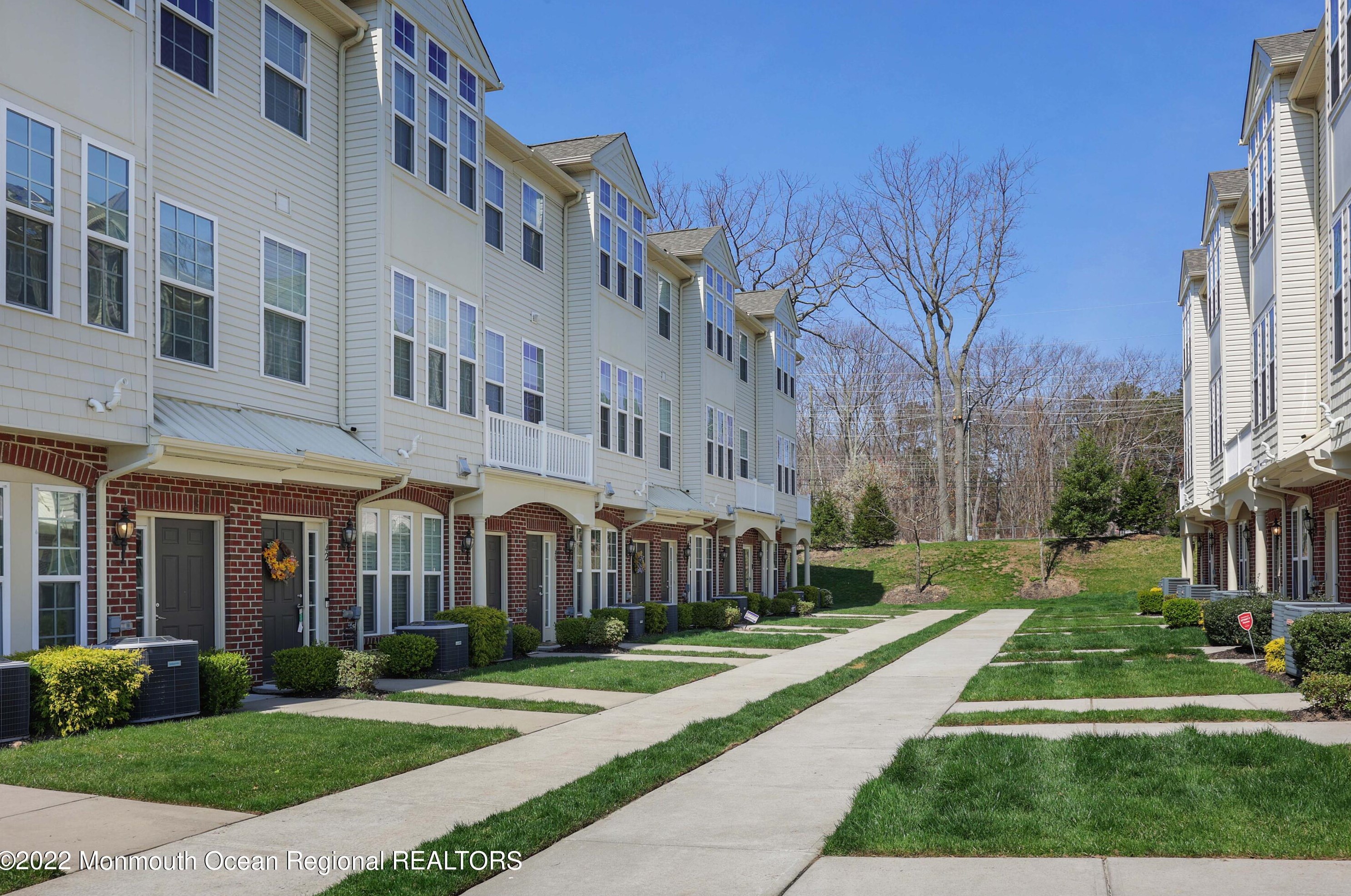 43 Jake Dr, Tinton Falls, NJ 07712