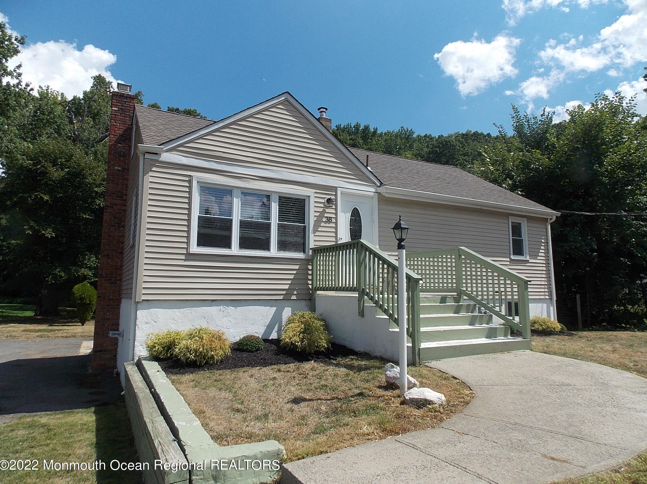 38 Weaverville Rd, East Freehold, NJ 07728