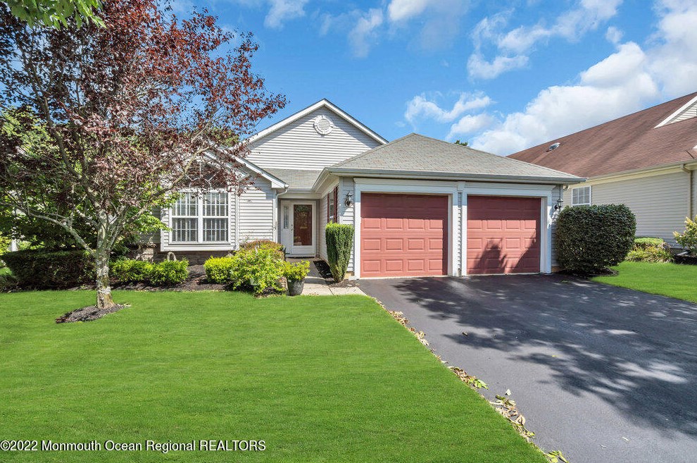 128 Foxwood Rd, Lakewood, NJ 08701