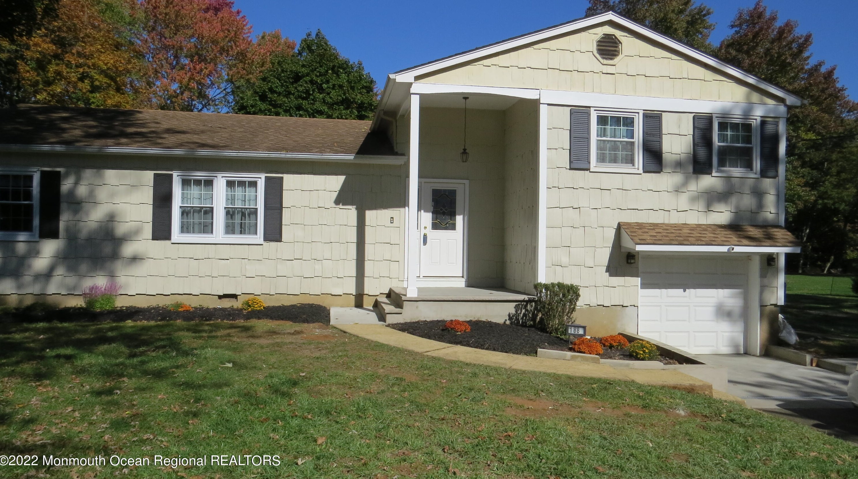 188 Overbrook Dr, East Freehold, NJ 07728