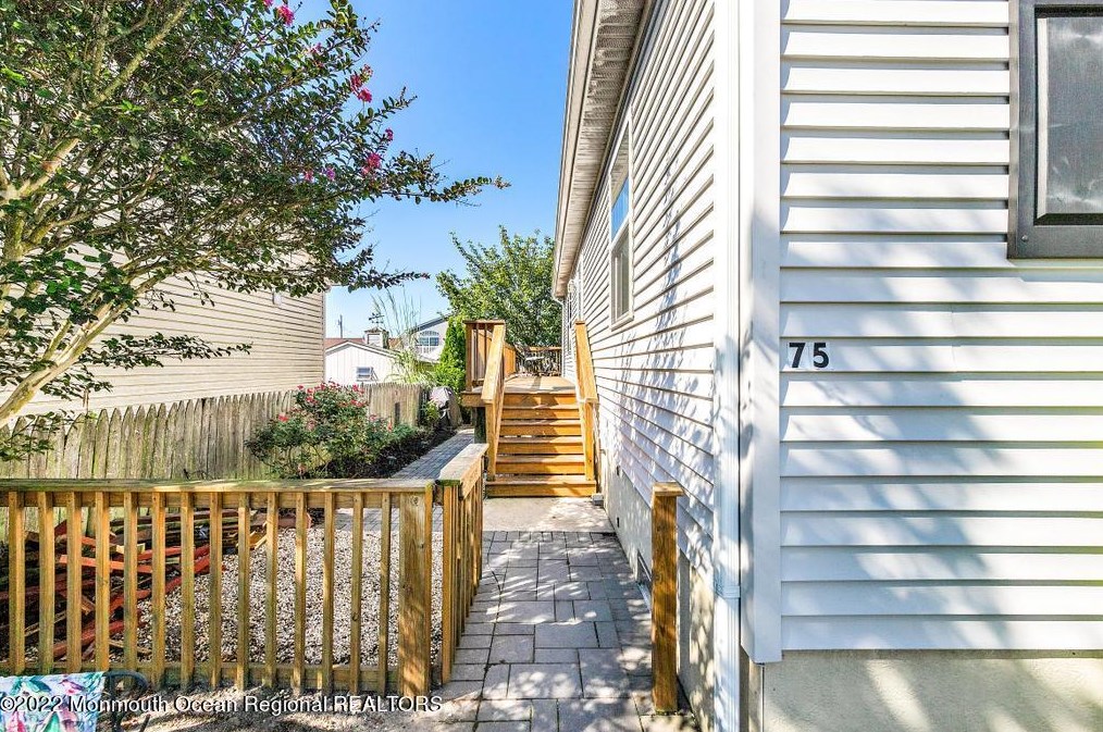 75 Lawrence Dr, Stafford Township, NJ 08050