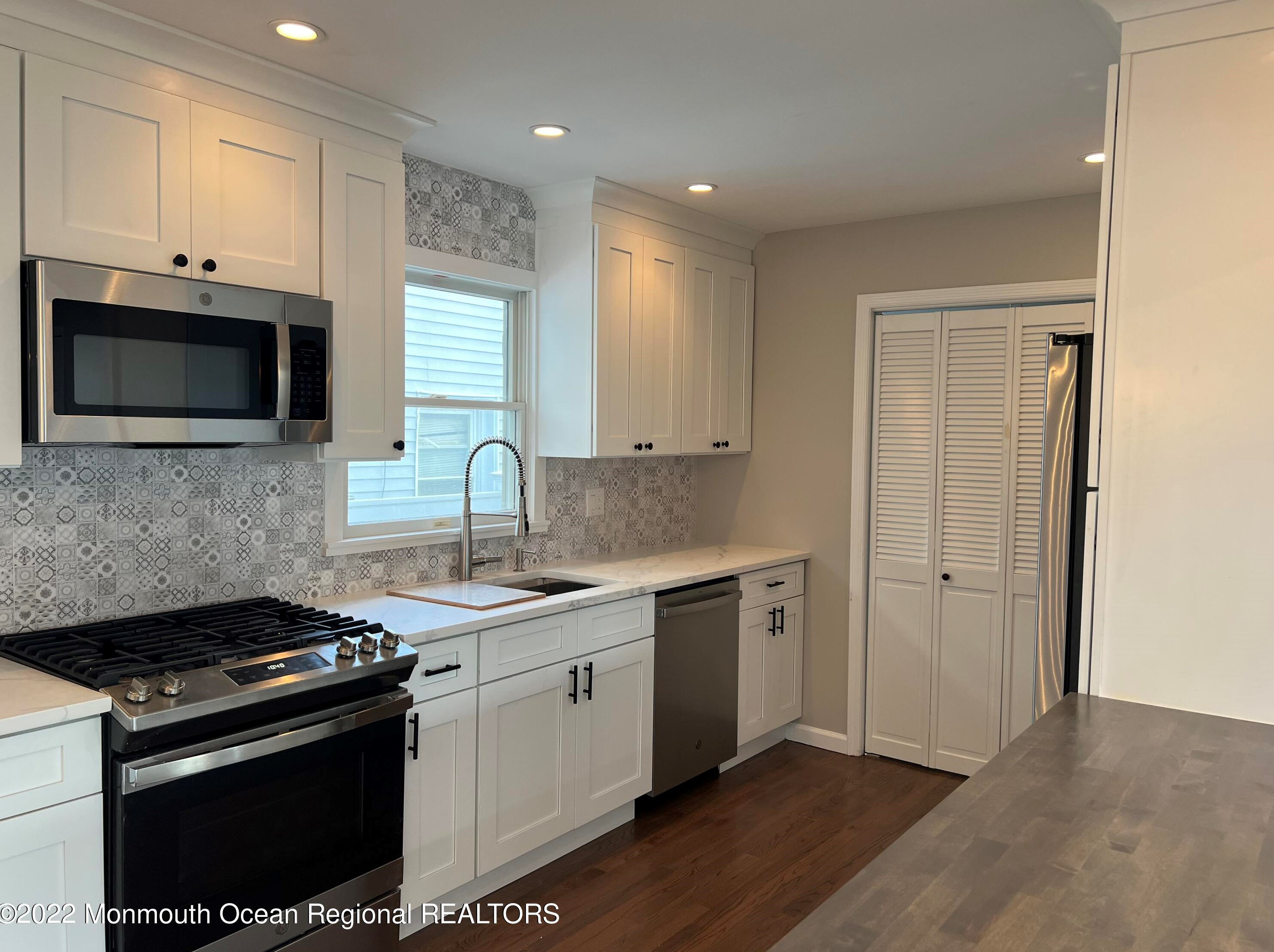 2708 4th Ave, Toms River, NJ 08753-6148