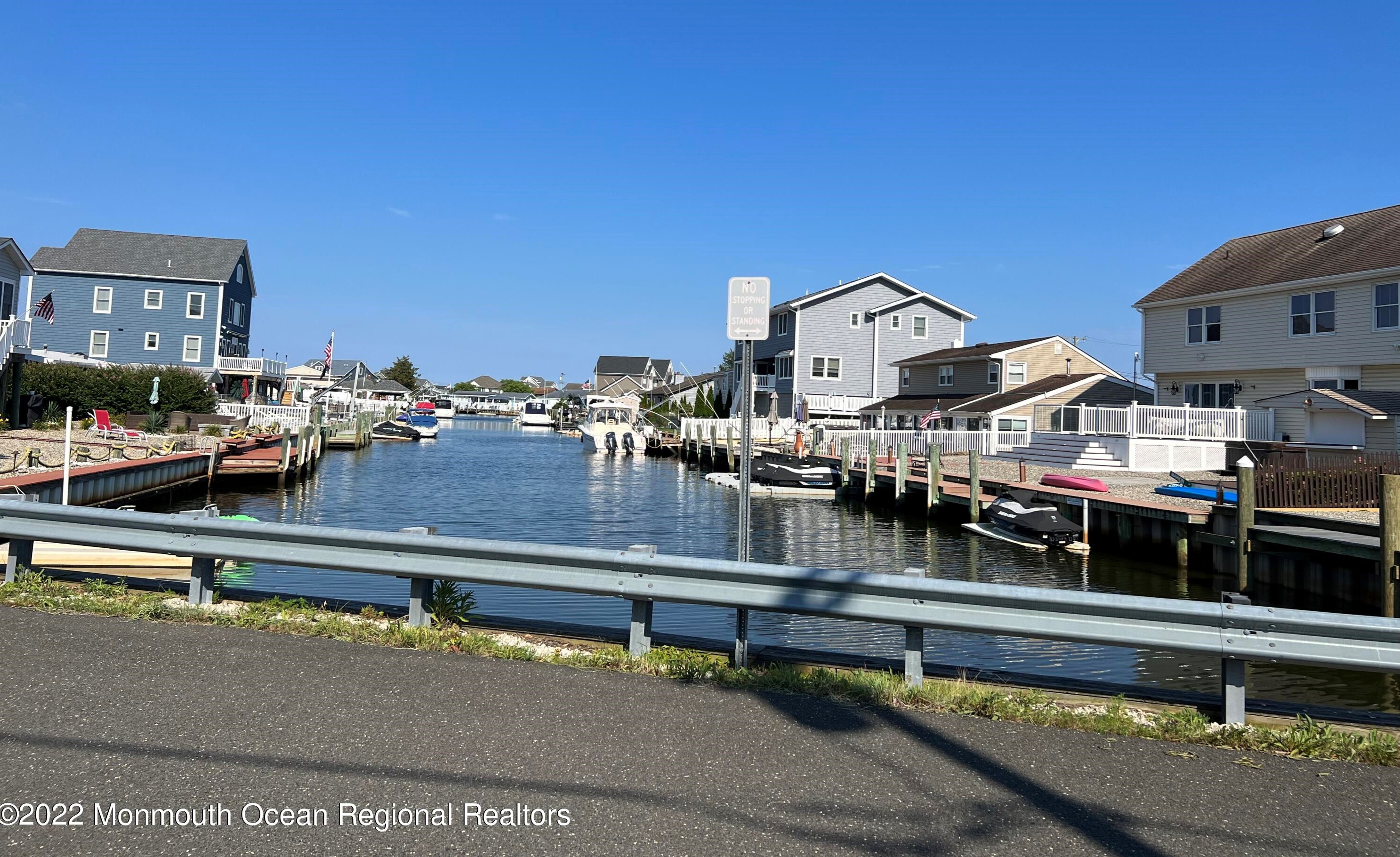 1816 Nautilus Dr, Toms River, NJ 08753-3130