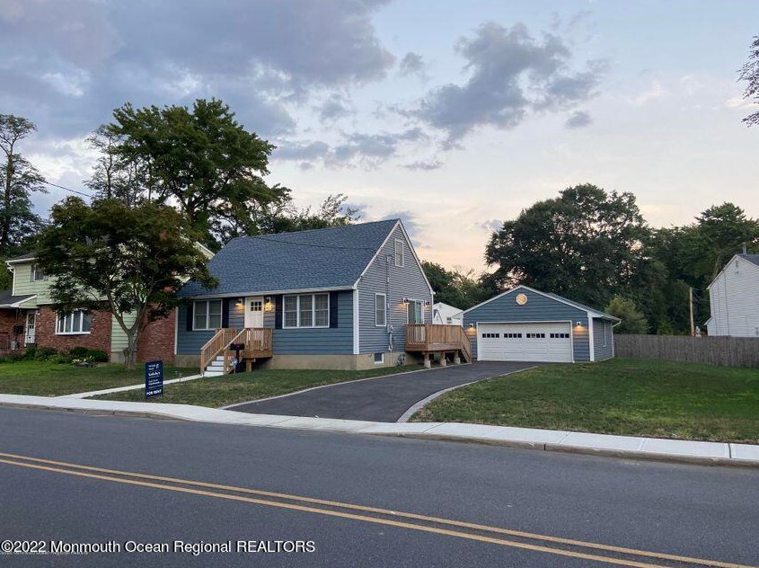 853 Main St, Belford, NJ 07718