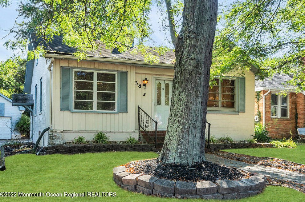 38 Wilson Ave, Millstone Township, NJ 07726-3811